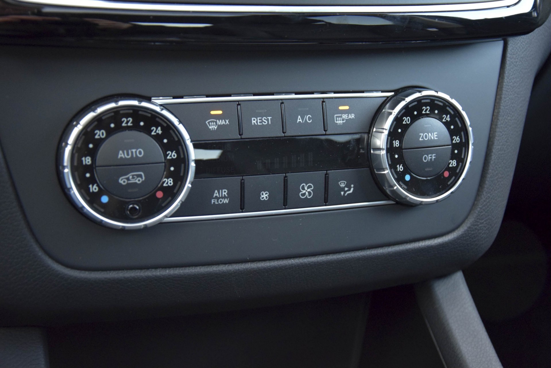 Mercedes-Benz GLE-Klasse 350 d 4-M AMG Night Luchtvering/Panorama/Trekhaak/ILS Aut9 Foto 17