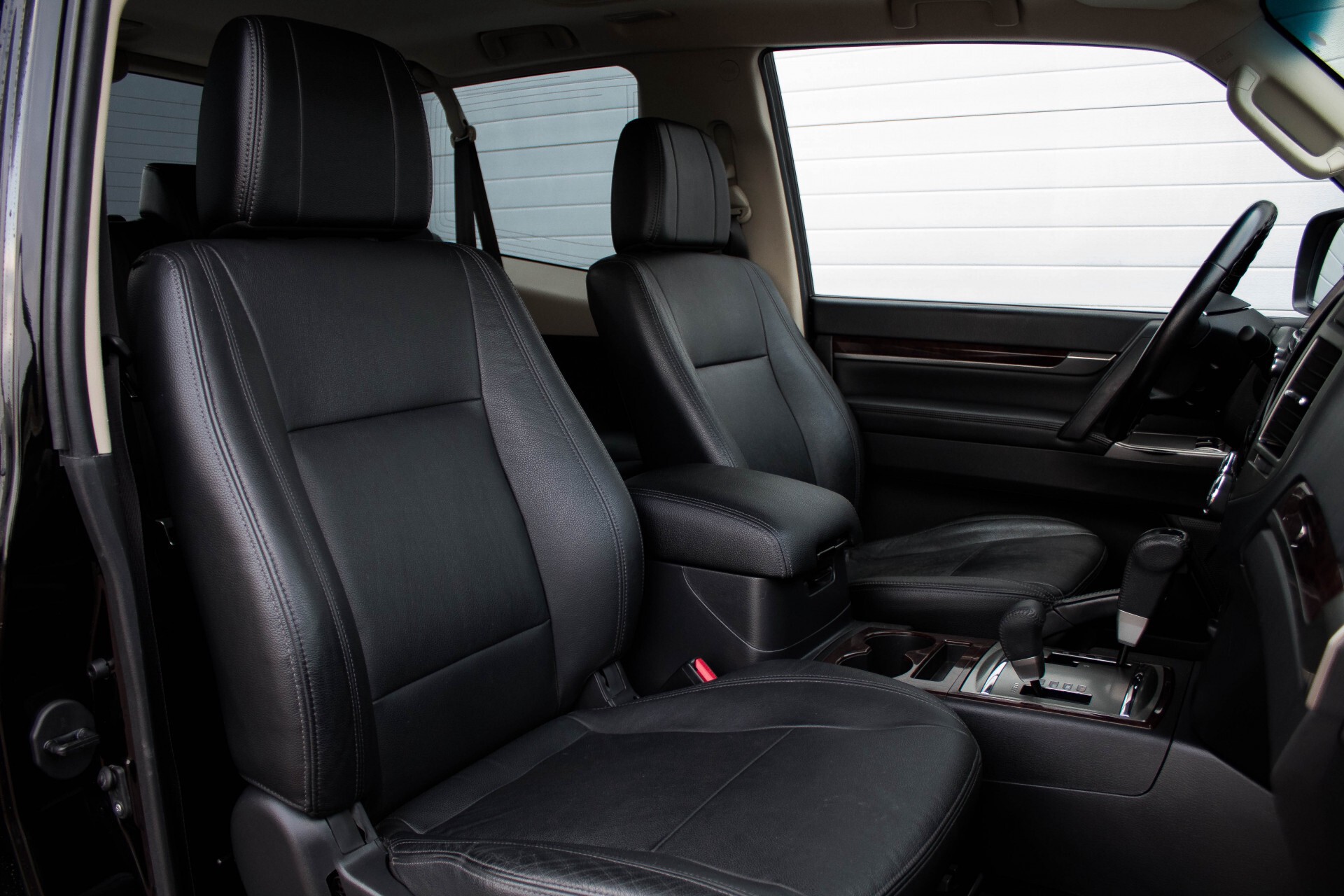 Mitsubishi Pajero 3.8 V6 Instyle Navi/Leder/Bluetooth/Trekhaak Aut5 Foto 3