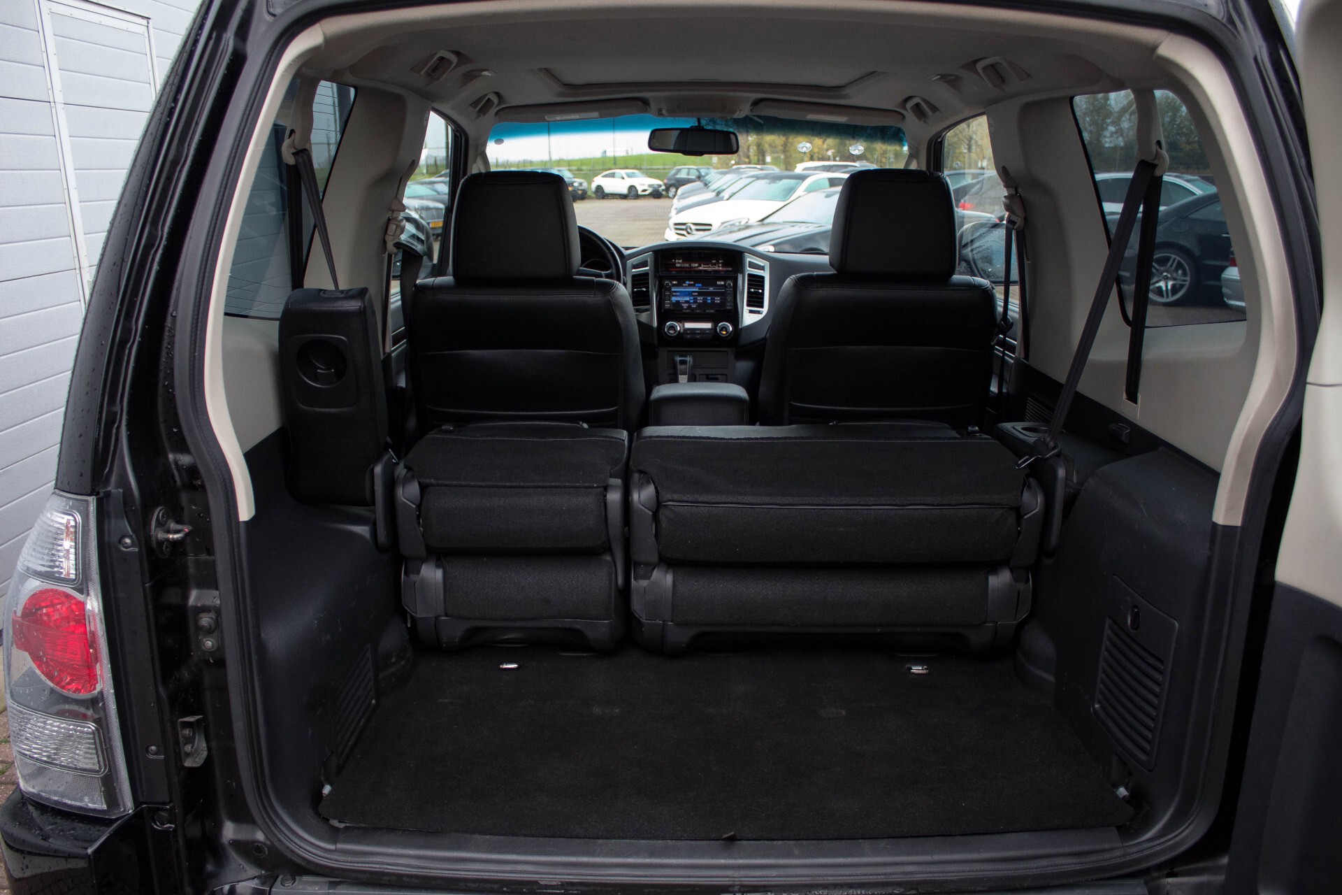 Mitsubishi Pajero 3.8 V6 Instyle Navi/Leder/Bluetooth/Trekhaak Aut5 Foto 36