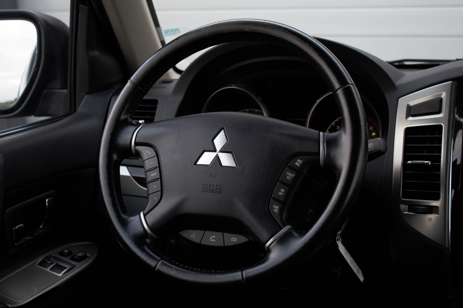 Mitsubishi Pajero 3.8 V6 Instyle Navi/Leder/Bluetooth/Trekhaak Aut5 Foto 8