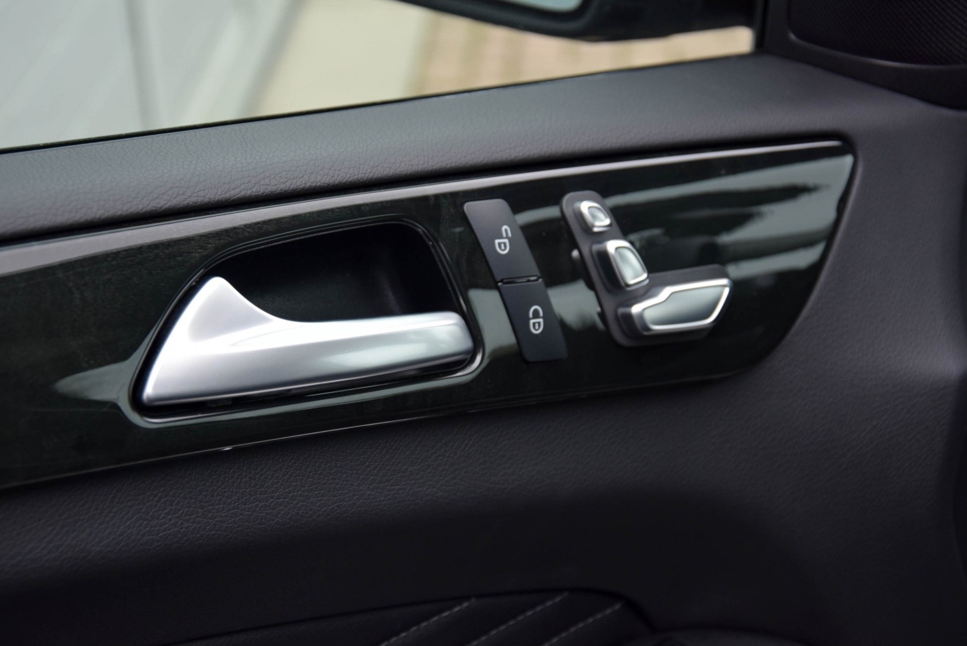 Mercedes-Benz GLE-Klasse 400 4-M Night Luchtvering/Panorama/Trekhaak/ILS Aut9 Foto 8