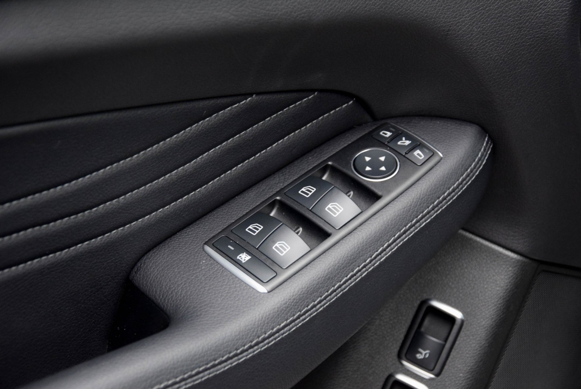 Mercedes-Benz GLE-Klasse 350 d 4-M AMG Night Luchtvering/Panorama/Trekhaak/ILS Aut9 Foto 9