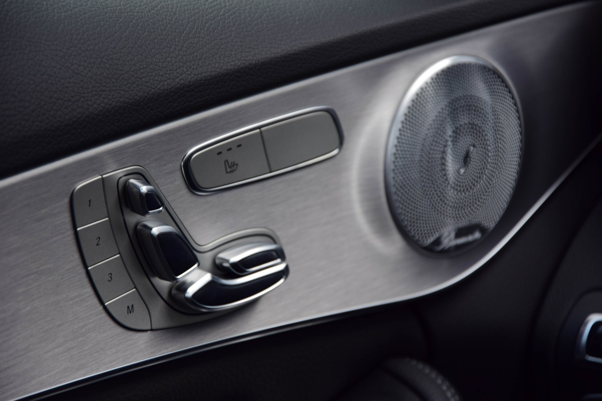 Mercedes-Benz C-Klasse Estate 350 e 7% bijtelling Leer/Distronic/Comand/360/Burmester Aut7 Foto 9