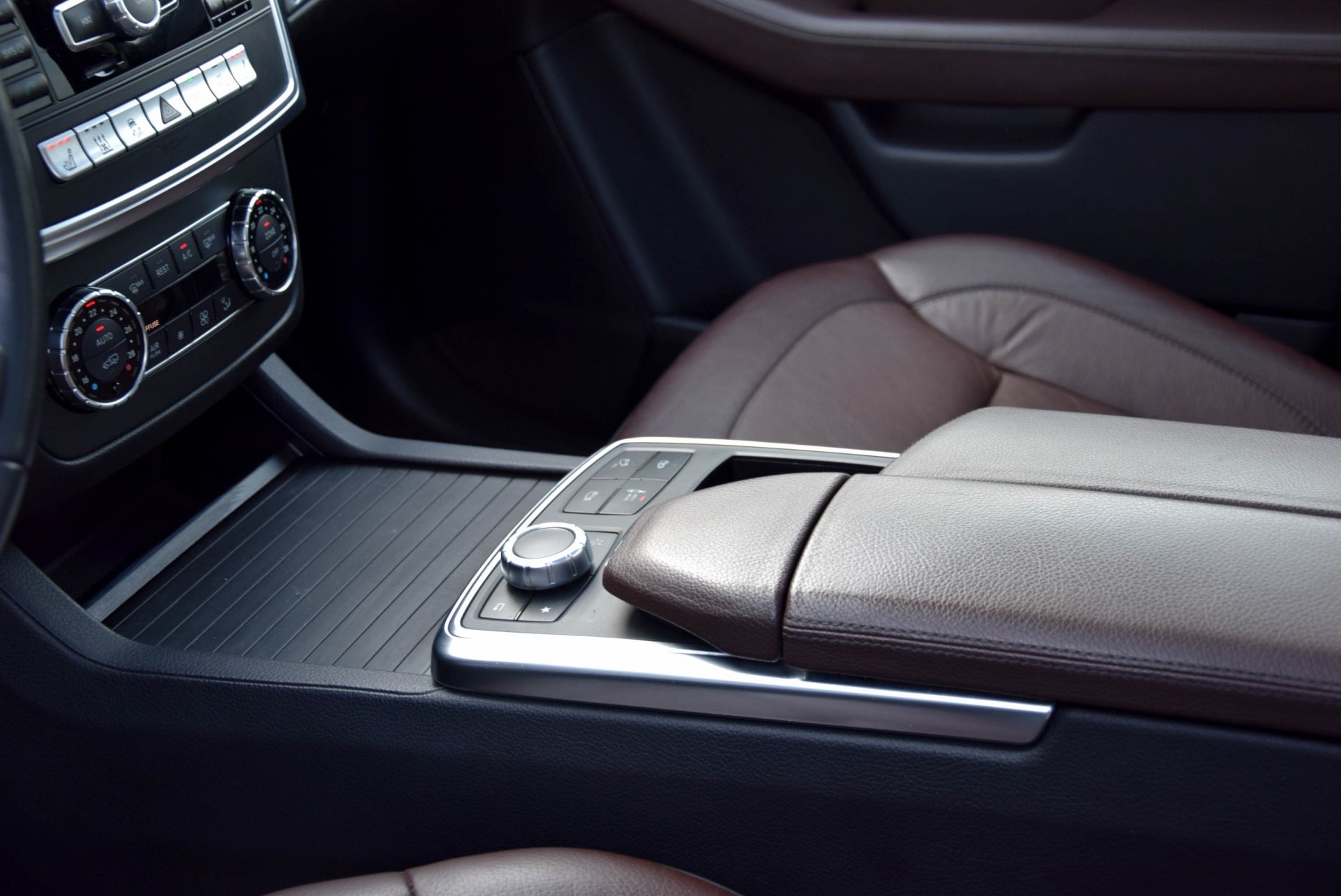 Mercedes-Benz M-Klasse 350 Bluetec 4-M Luchtvering/Panorama/Treeplanken/Standkachel/20" Aut7 Foto 14