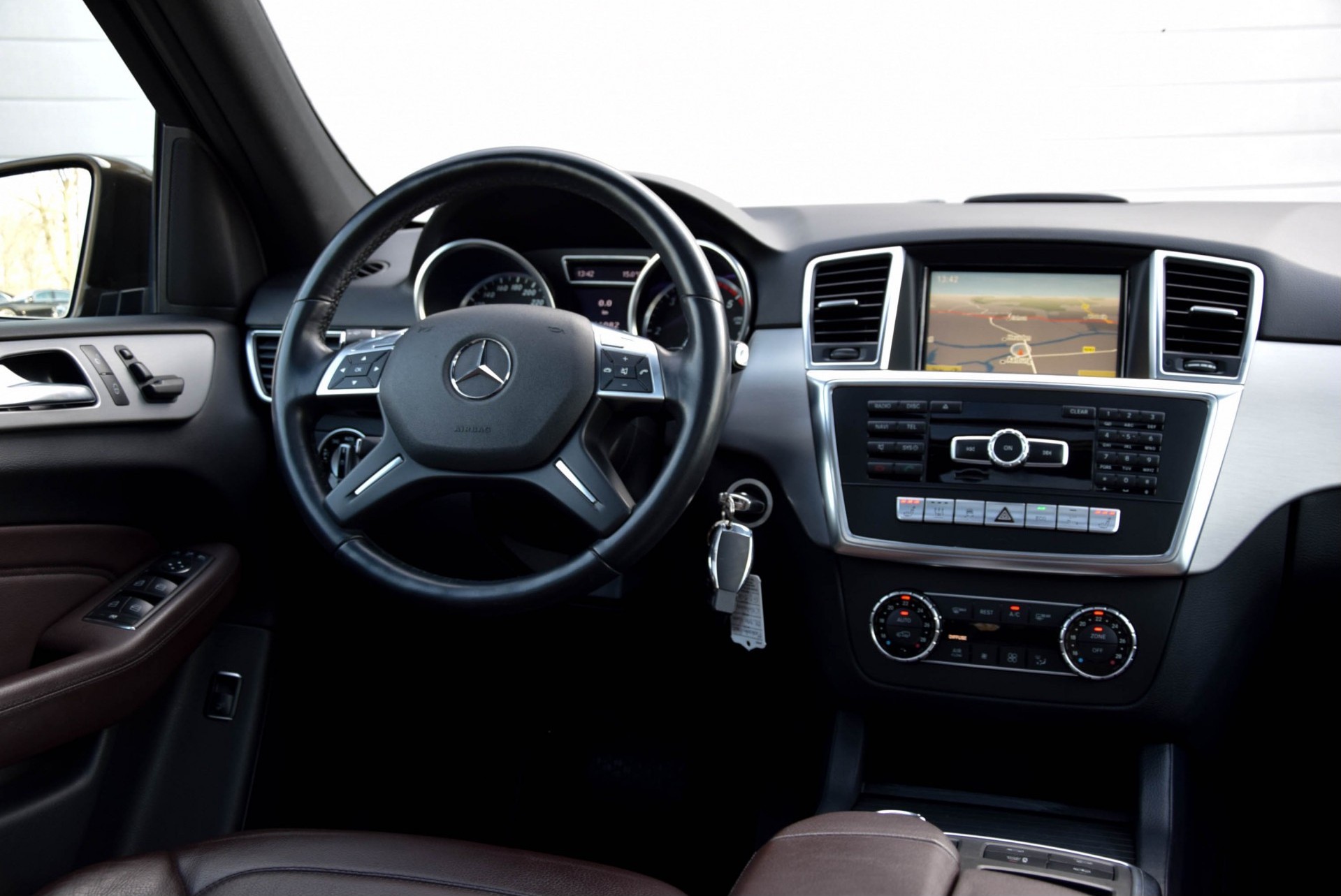 Mercedes-Benz M-Klasse 350 Bluetec 4-M Luchtvering/Panorama/Treeplanken/Standkachel/20" Aut7 Foto 6
