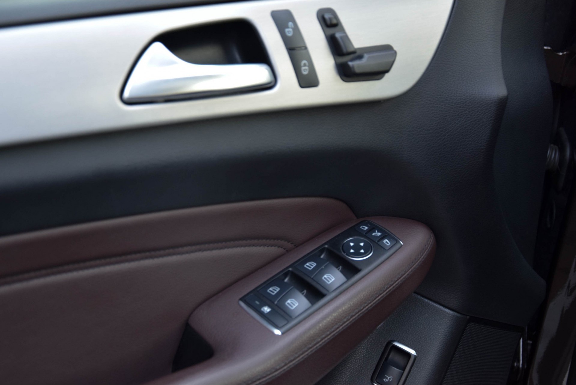 Mercedes-Benz M-Klasse 350 Bluetec 4-M Luchtvering/Panorama/Treeplanken/Standkachel/20" Aut7 Foto 8