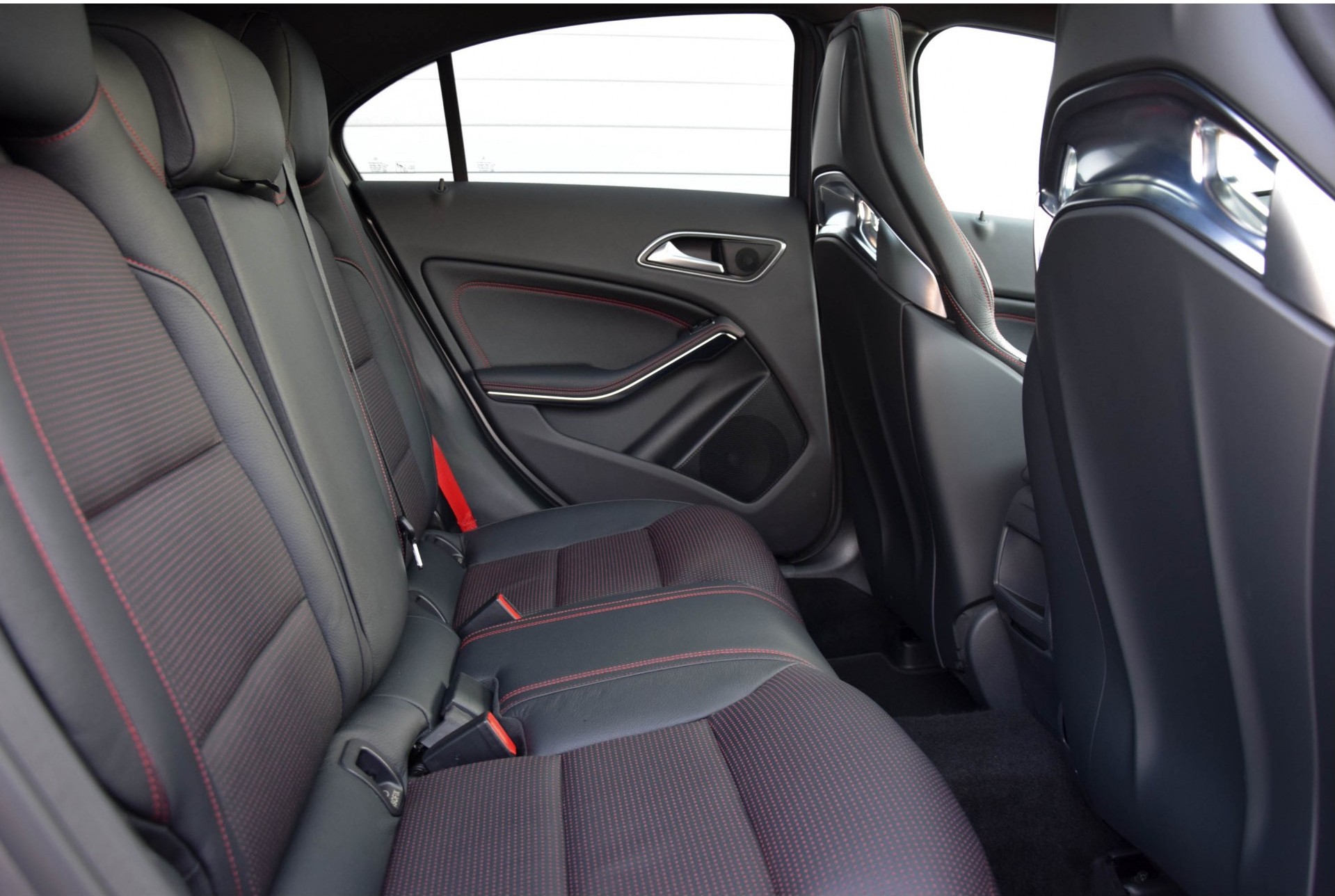 Mercedes-Benz A-Klasse 45 AMG 4-M Performance seats/Driverspack/Performance uitlaat Panorama/Harman-Kardon Aut7 Foto 4