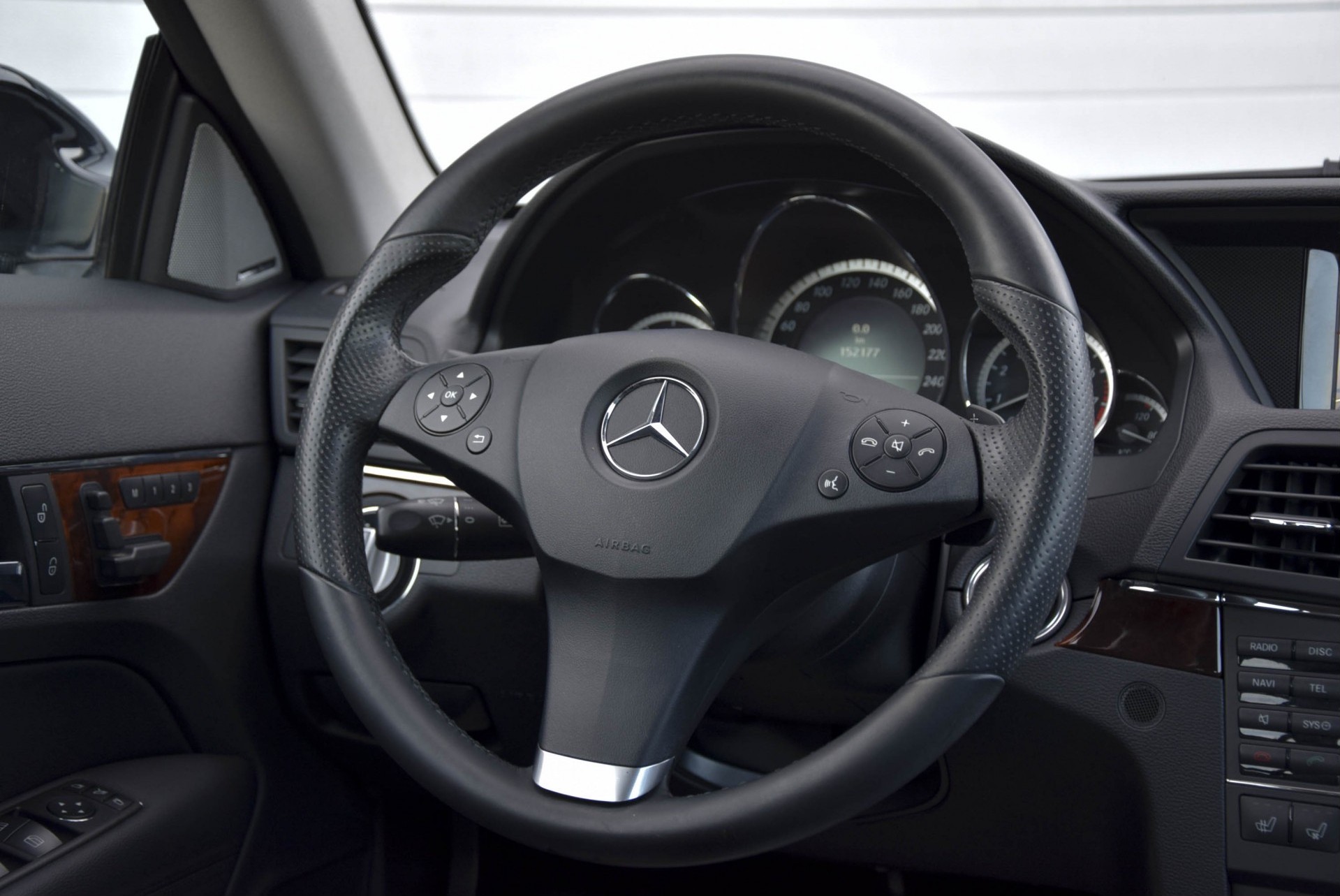 Mercedes-Benz E-Klasse Coupé 500 AMG Keyless/Harman-Kardon/Camera/ILS/Memory Aut7 Foto 12