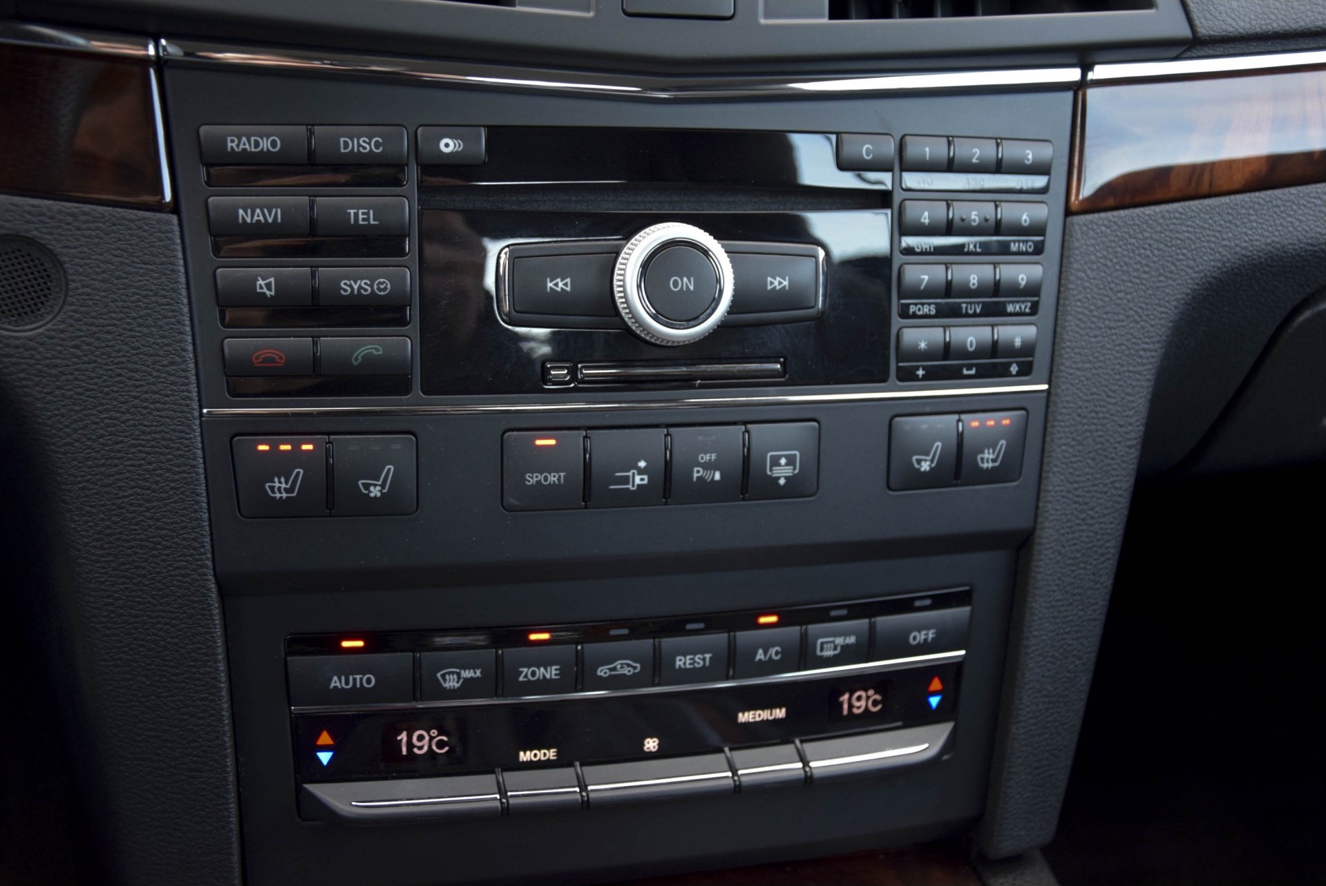 Mercedes-Benz E-Klasse Coupé 500 AMG Keyless/Harman-Kardon/Camera/ILS/Memory Aut7 Foto 16