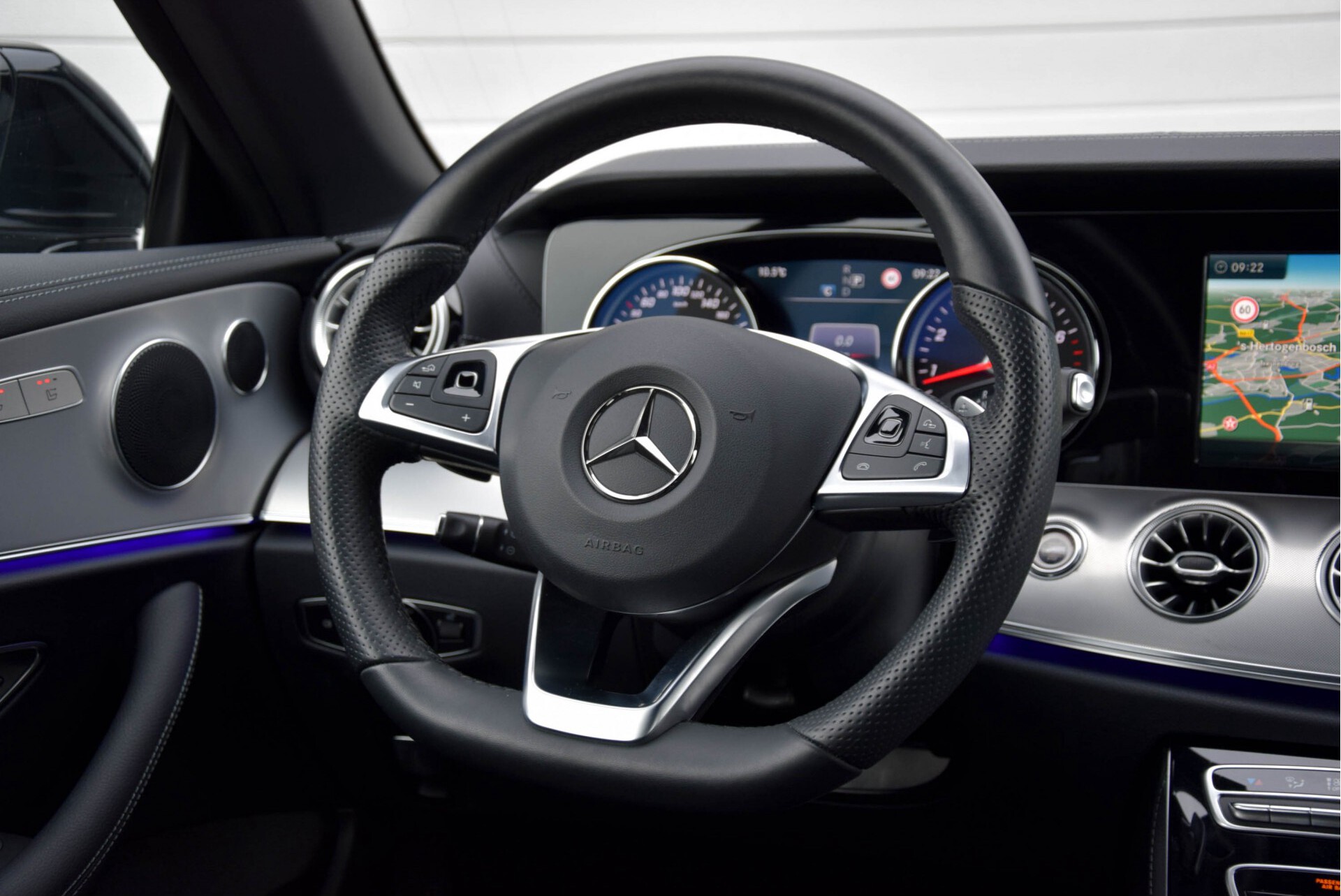 Mercedes-Benz E-Klasse Cabrio 300 AMG Night/Comand/LED/Camera/Keyless/20" Aut9 Foto 13