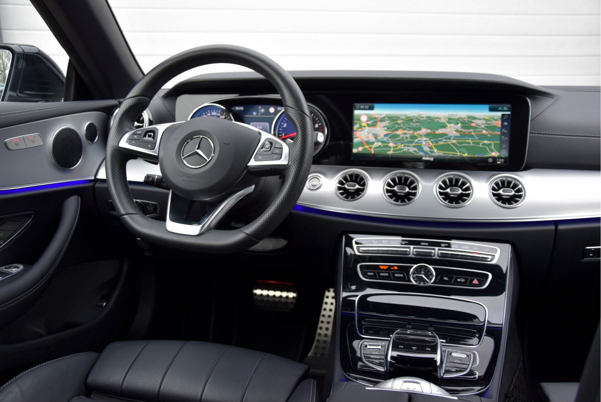 Mercedes-Benz E-Klasse Cabrio 300 AMG Night/Comand/LED/Camera/Keyless/20" Aut9 Foto 7