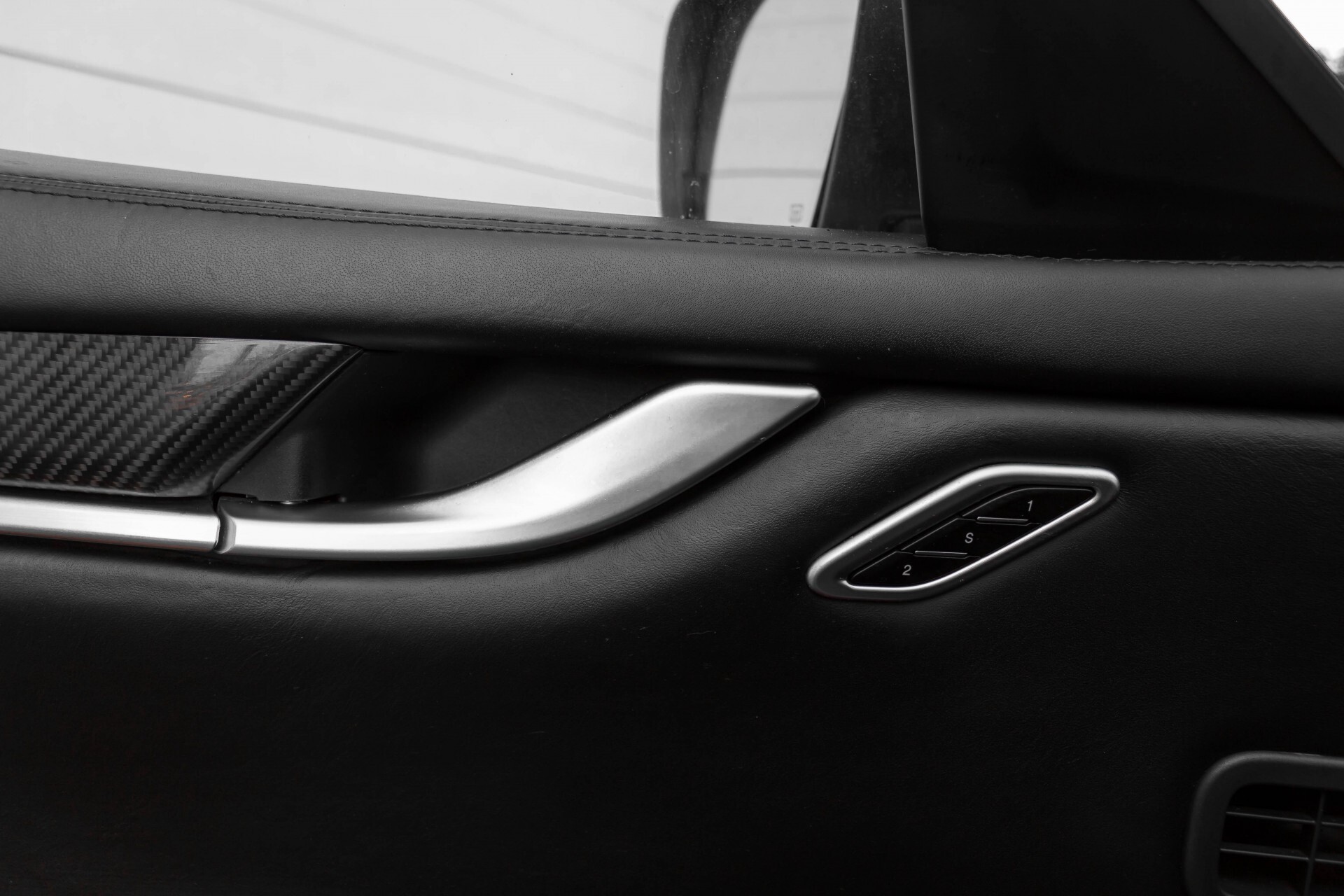 Maserati Ghibli 3.0d V6 Carbon/20''/Camera/PremiumPack/Keyless/Xenon/Navi Aut8 Foto 29