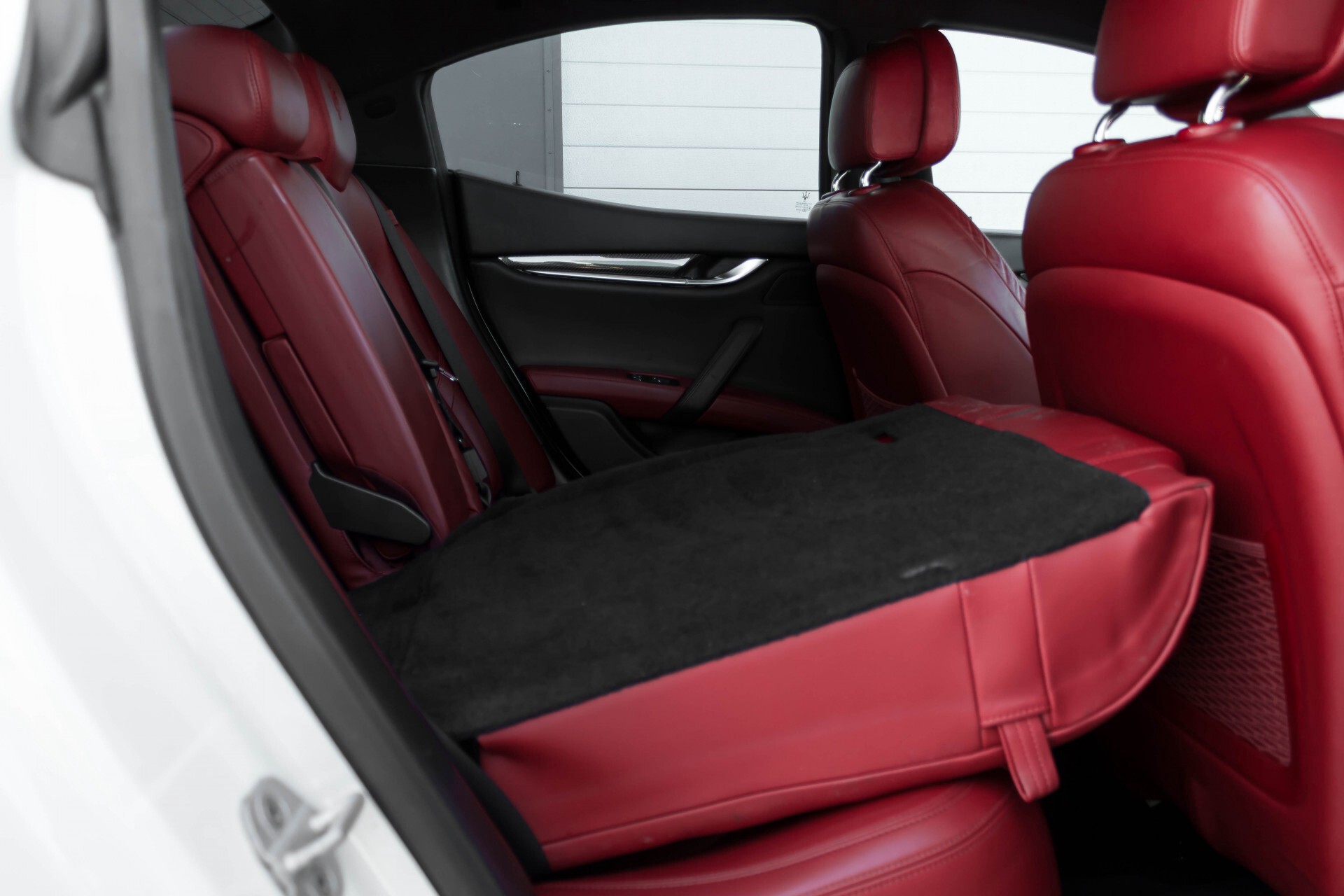 Maserati Ghibli 3.0d V6 Carbon/20''/Camera/PremiumPack/Keyless/Xenon/Navi Aut8 Foto 6