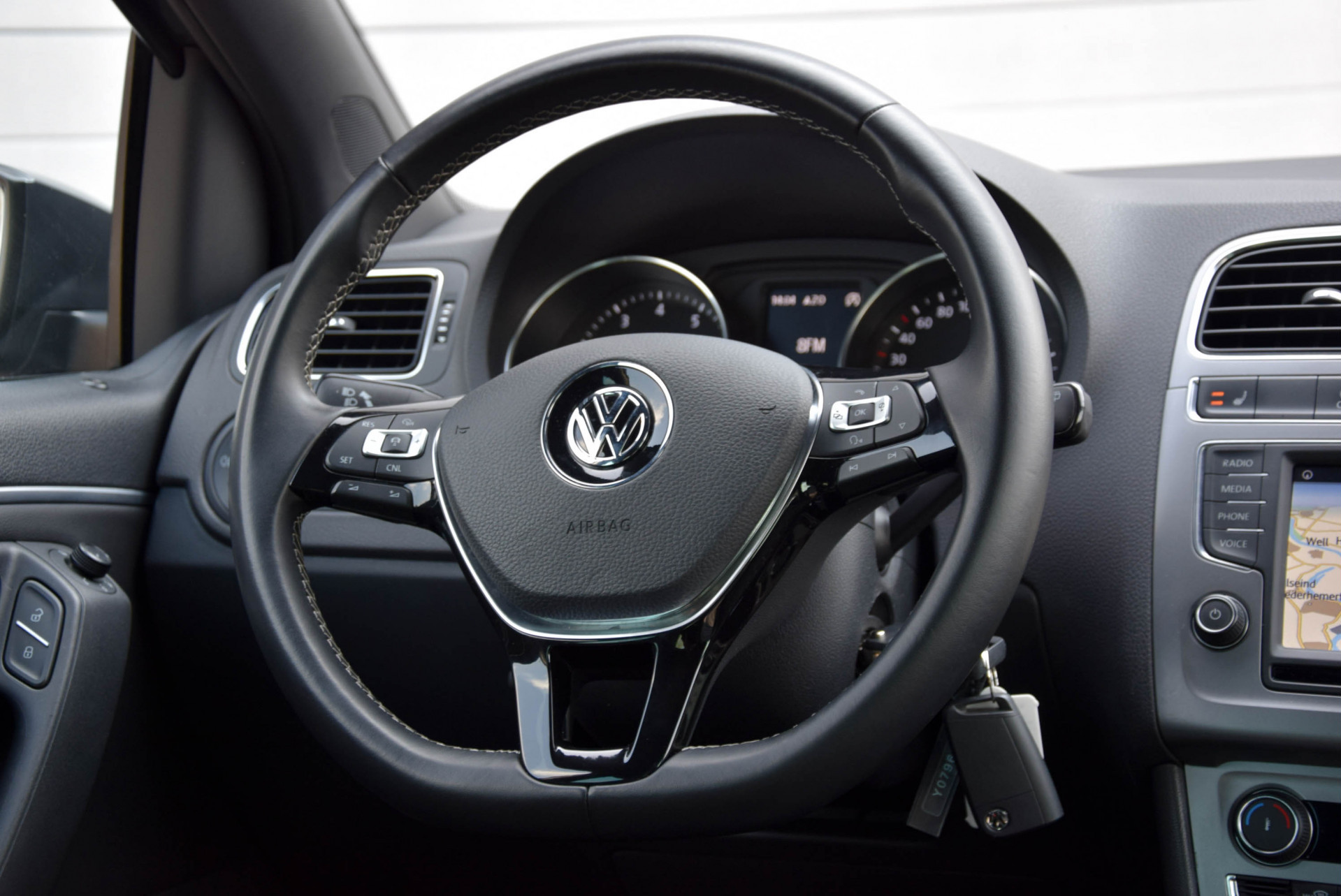 Volkswagen Polo 1.2 TSI 110pk Leer/Adaptive Cruise/Soundpakket/Navi/Zwarte hemel Aut Foto 11