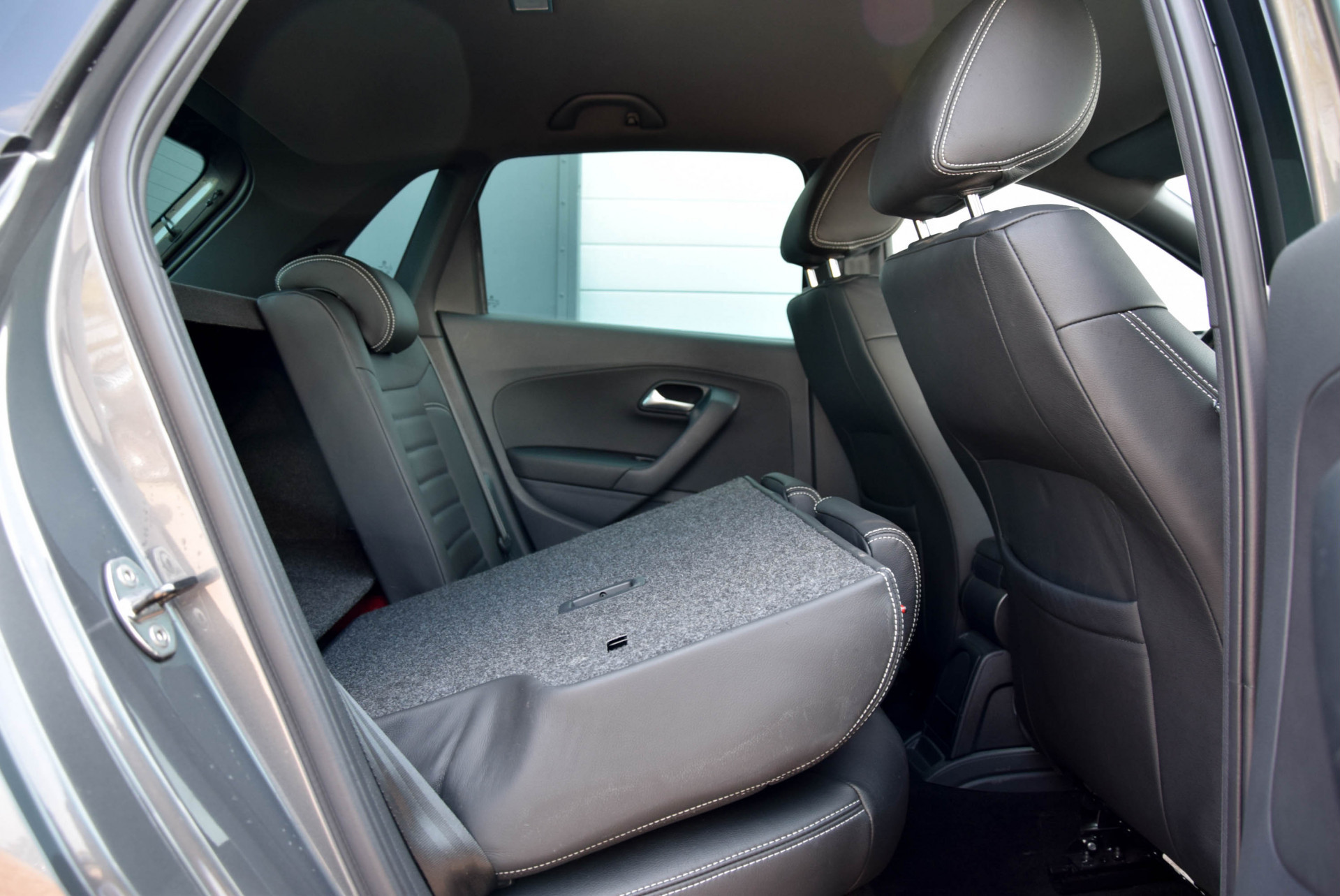 Volkswagen Polo 1.2 TSI 110pk Leer/Adaptive Cruise/Soundpakket/Navi/Zwarte hemel Aut Foto 5