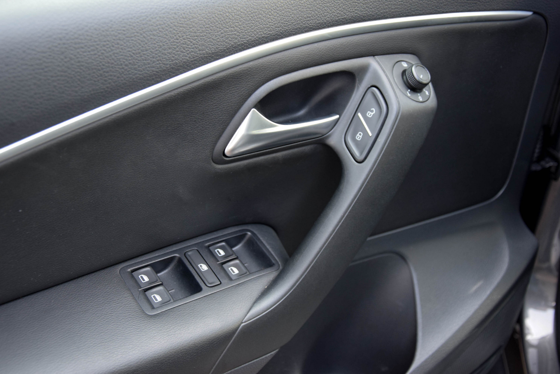 Volkswagen Polo 1.2 TSI 110pk Leer/Adaptive Cruise/Soundpakket/Navi/Zwarte hemel Aut Foto 8