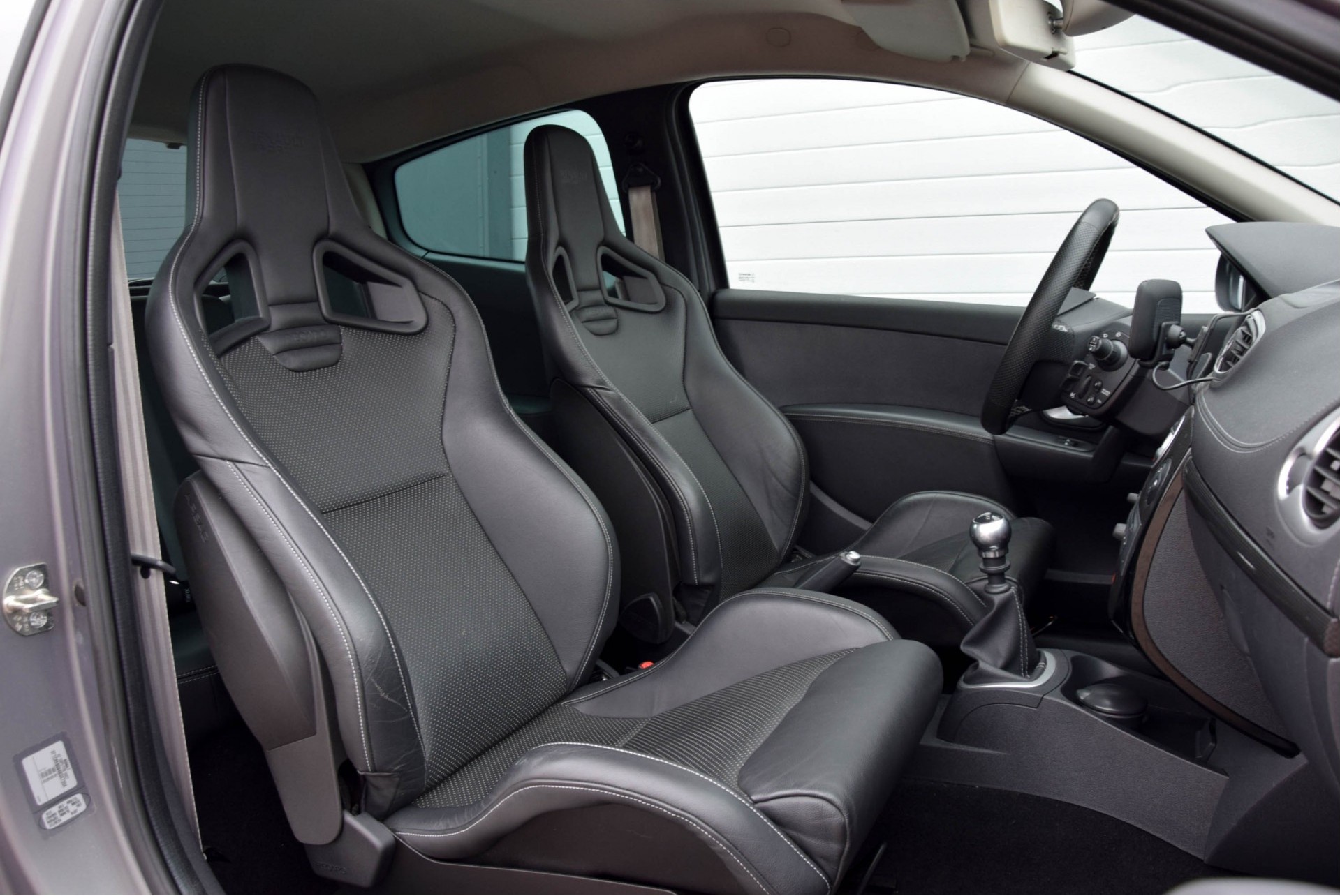 Renault Clio 2.0 RS Cup Navi/Akrapovic/Sportstoelen/Subwoofer/18''/Xenon Hs6 Foto 3