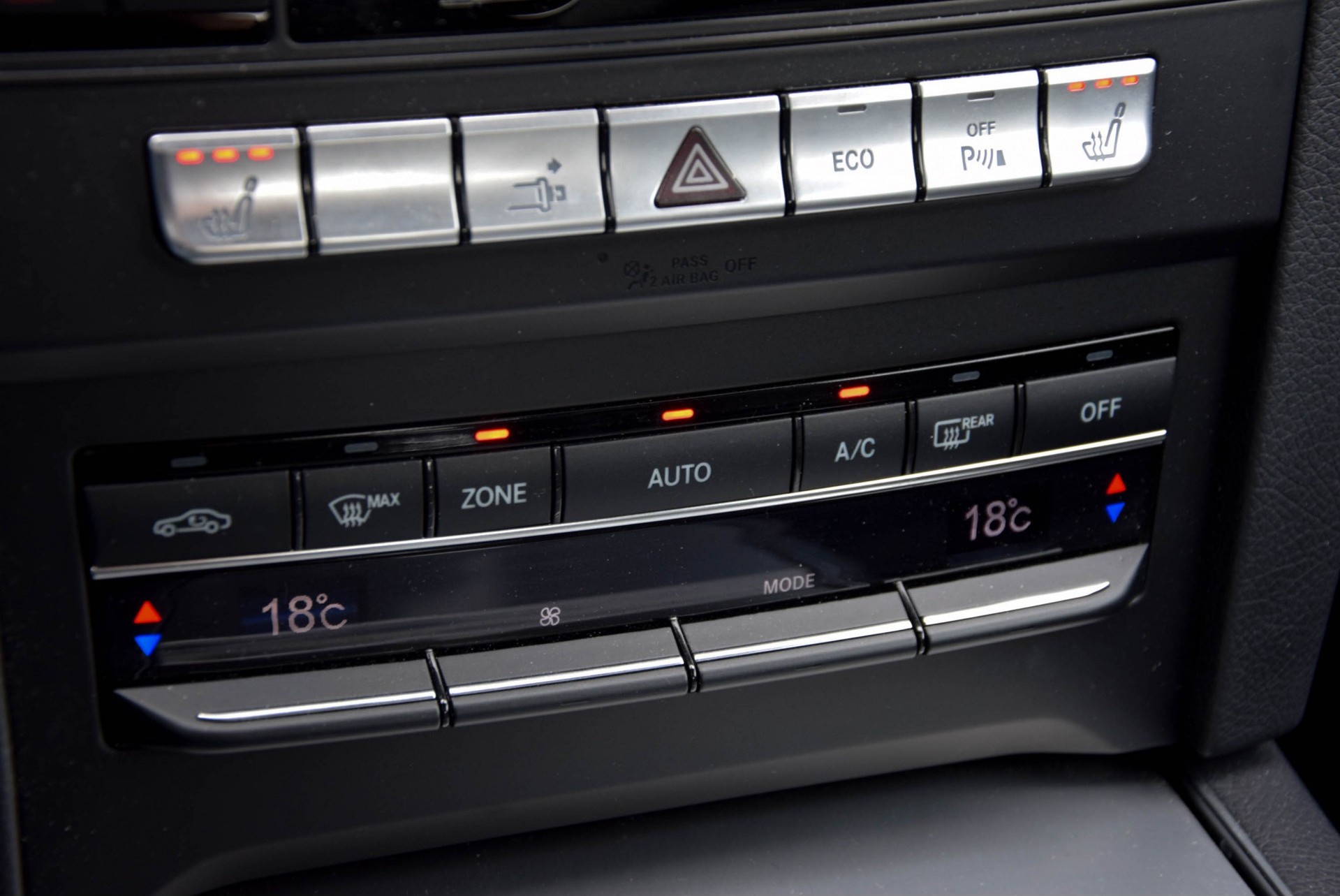 Mercedes-Benz E-Klasse Coupé 250 AMG Dynamic Comand Harman-Kardon Aut7 Foto 14