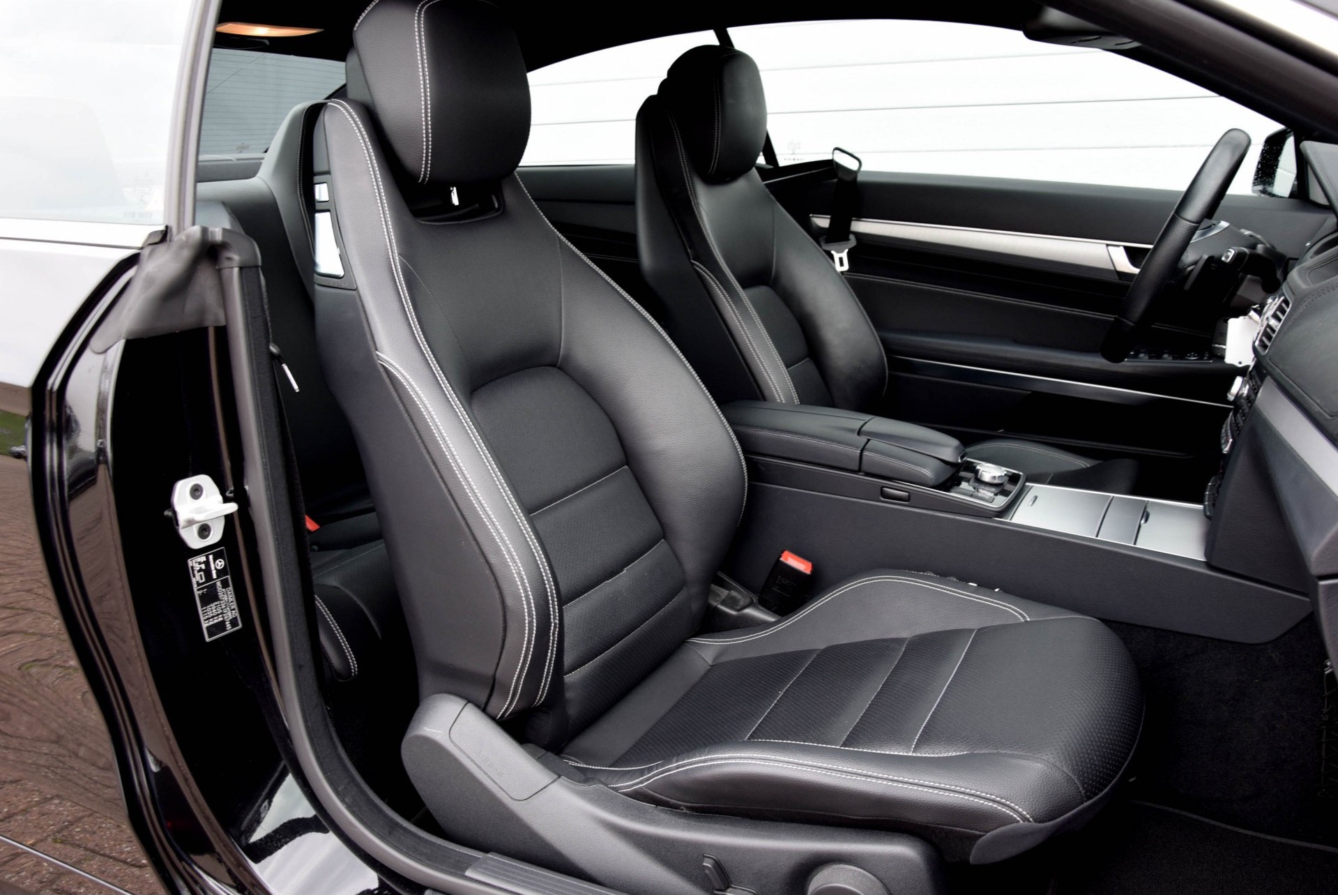 Mercedes-Benz E-Klasse Coupé 250 AMG Dynamic Comand Harman-Kardon Aut7 Foto 3