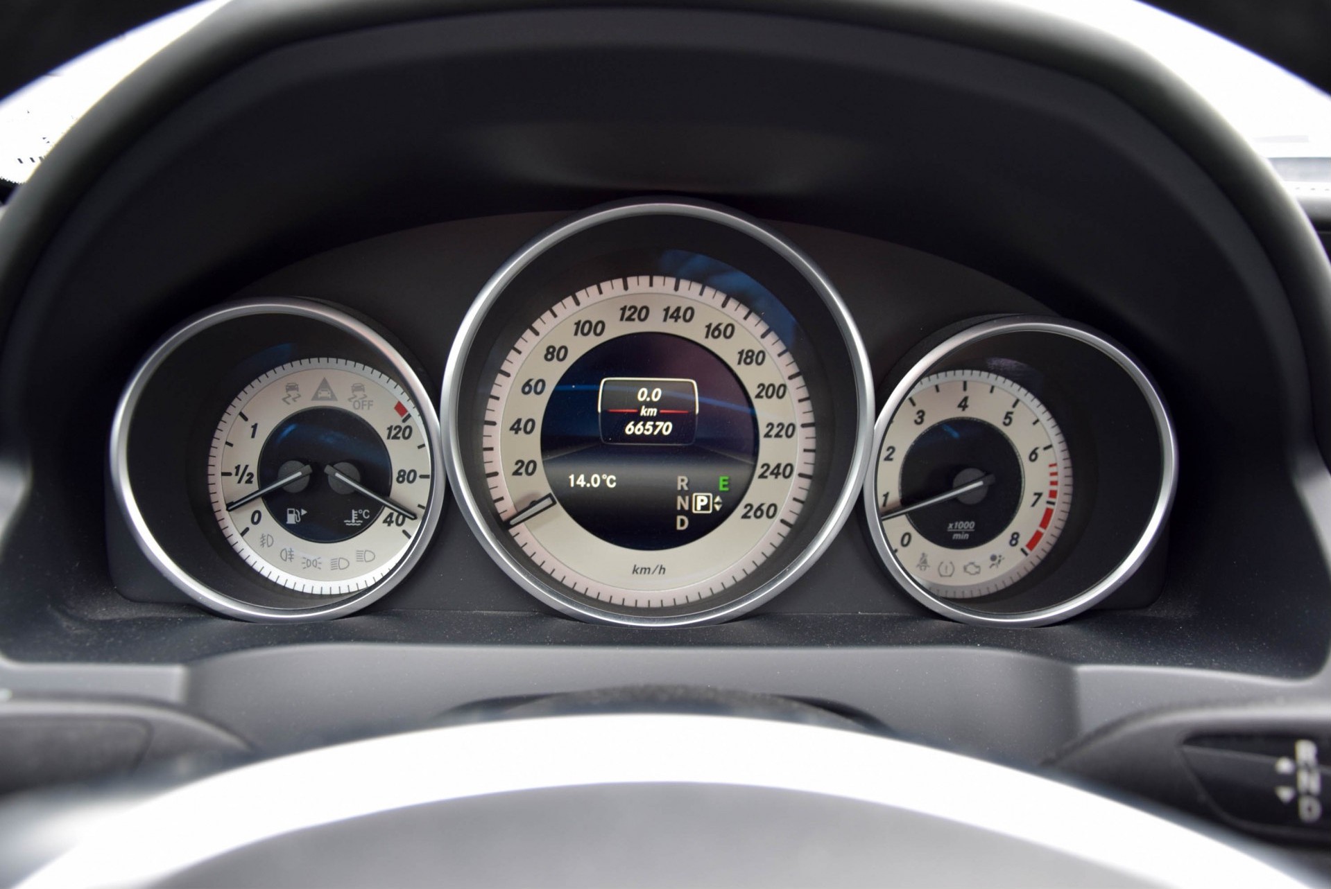 Mercedes-Benz E-Klasse Coupé 250 AMG Dynamic Comand Harman-Kardon Aut7 Foto 6