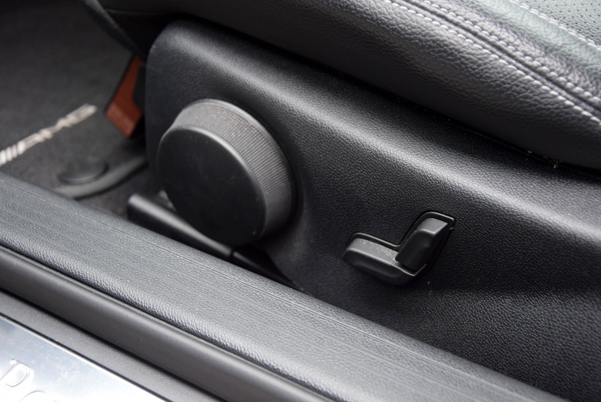 Mercedes-Benz E-Klasse Coupé 250 AMG Dynamic Comand Harman-Kardon Aut7 Foto 7