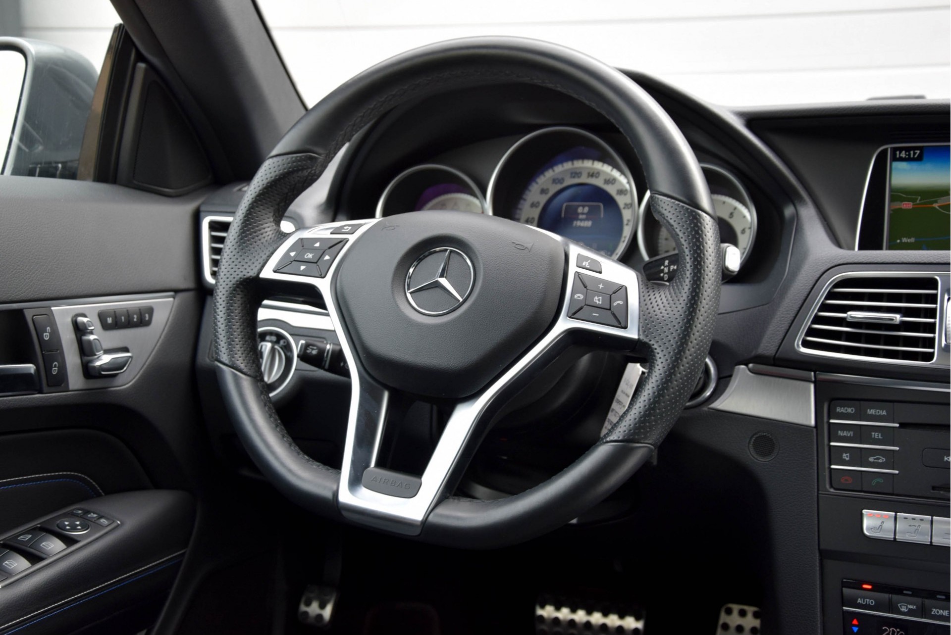 Mercedes-Benz E-Klasse Cabrio 250 SPORT EDITION AMG Distronic/Comand/360/Mem/ILS Aut7 Foto 11