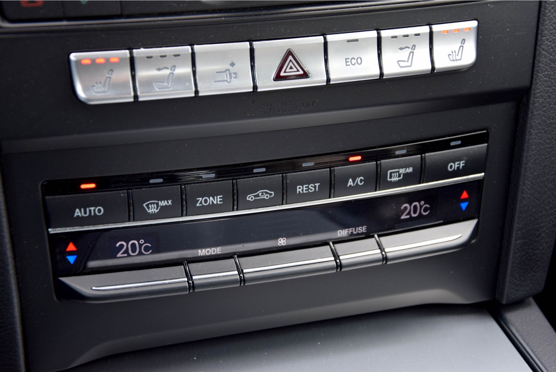 Mercedes-Benz E-Klasse Cabrio 250 SPORT EDITION AMG Distronic/Comand/360/Mem/ILS Aut7 Foto 13