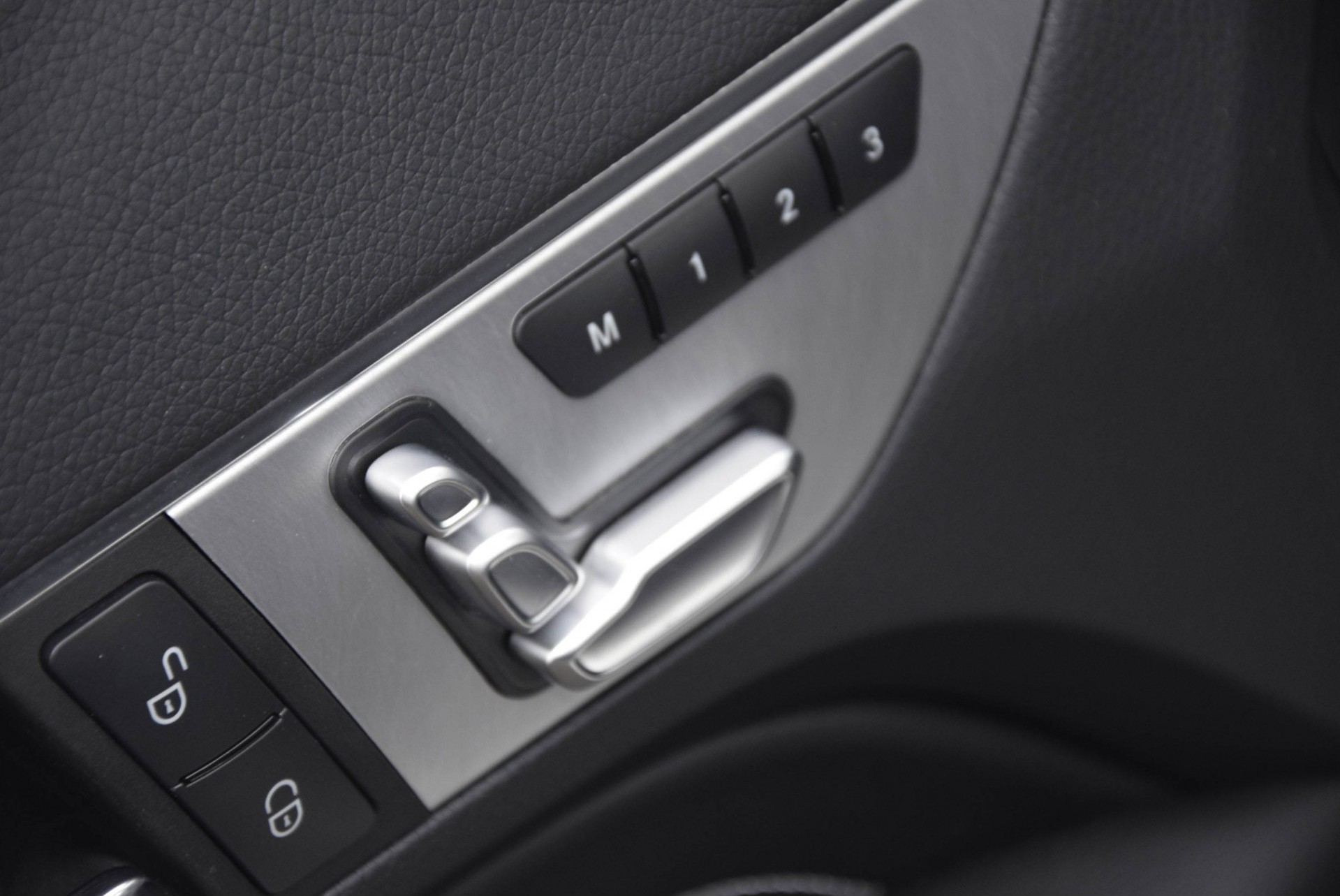 Mercedes-Benz E-Klasse Cabrio 250 SPORT EDITION AMG Distronic/Comand/360/Mem/ILS Aut7 Foto 18