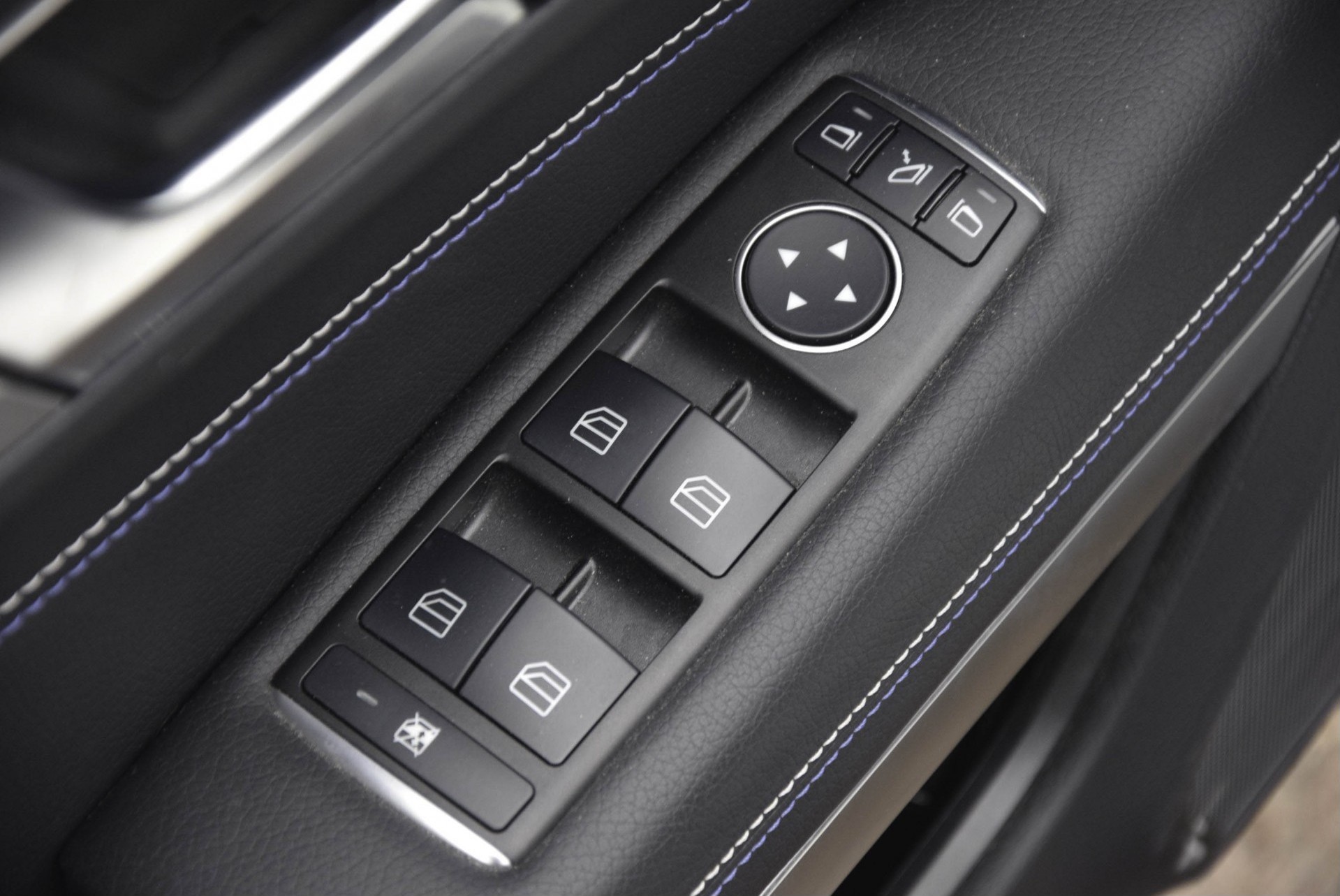 Mercedes-Benz E-Klasse Cabrio 250 SPORT EDITION AMG Distronic/Comand/360/Mem/ILS Aut7 Foto 19