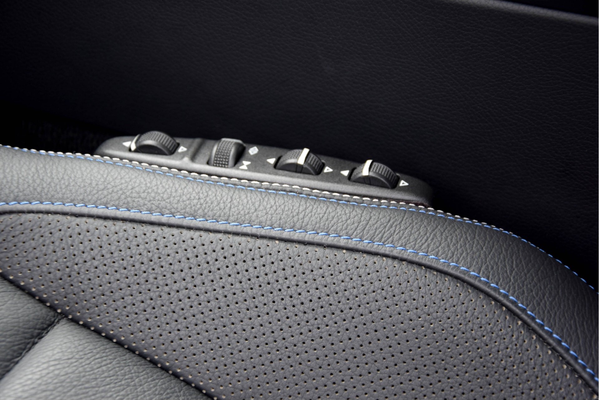 Mercedes-Benz E-Klasse Cabrio 250 SPORT EDITION AMG Distronic/Comand/360/Mem/ILS Aut7 Foto 21