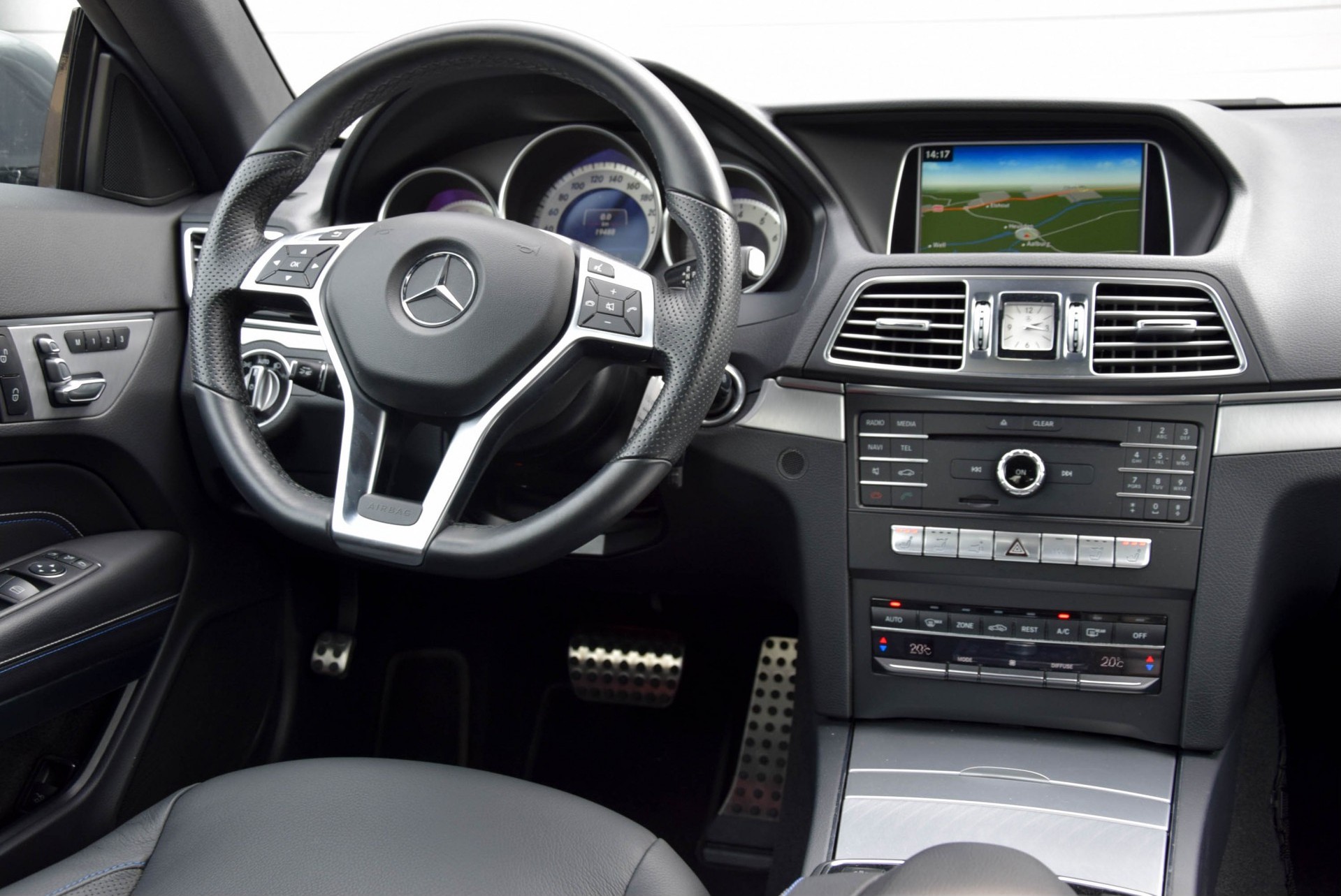 Mercedes-Benz E-Klasse Cabrio 250 SPORT EDITION AMG Distronic/Comand/360/Mem/ILS Aut7 Foto 8