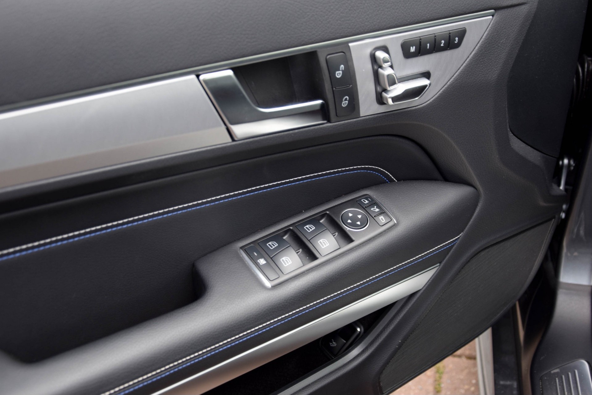 Mercedes-Benz E-Klasse Cabrio 250 SPORT EDITION AMG Distronic/Comand/360/Mem/ILS Aut7 Foto 9