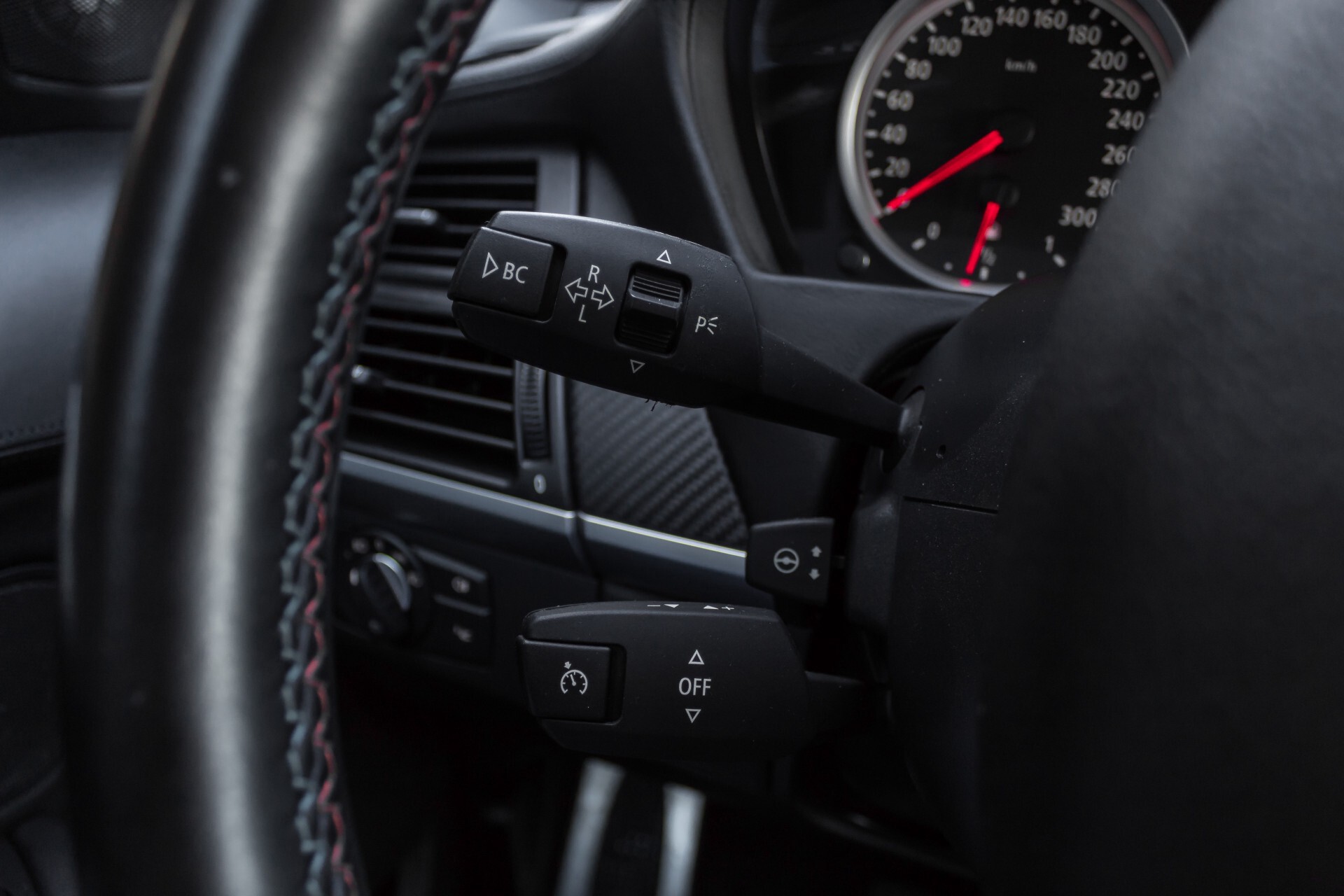 BMW X6 4.4i M Pano/Adaptive Drive/HUD/Keyless/360camera/TV/Drivers Pack/Entertainment/Shadowline Aut6 Foto 11