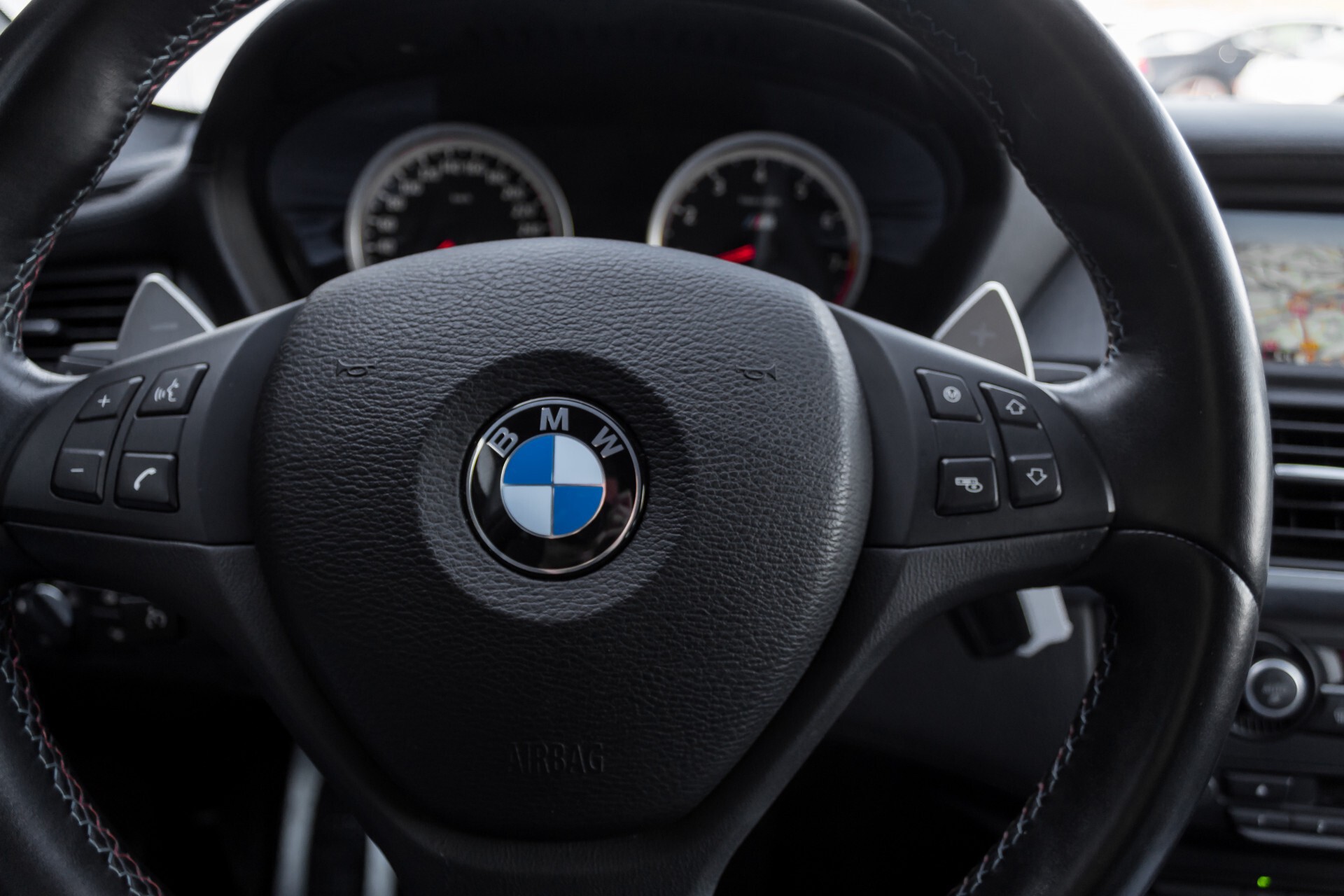 BMW X6 4.4i M Pano/Adaptive Drive/HUD/Keyless/360camera/TV/Drivers Pack/Entertainment/Shadowline Aut6 Foto 14