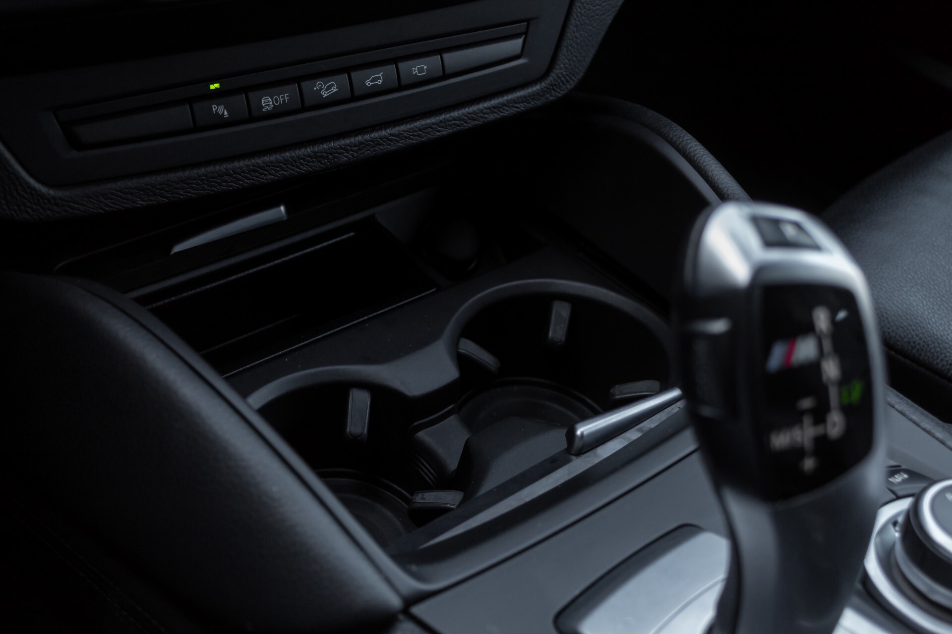 BMW X6 4.4i M Pano/Adaptive Drive/HUD/Keyless/360camera/TV/Drivers Pack/Entertainment/Shadowline Aut6 Foto 28