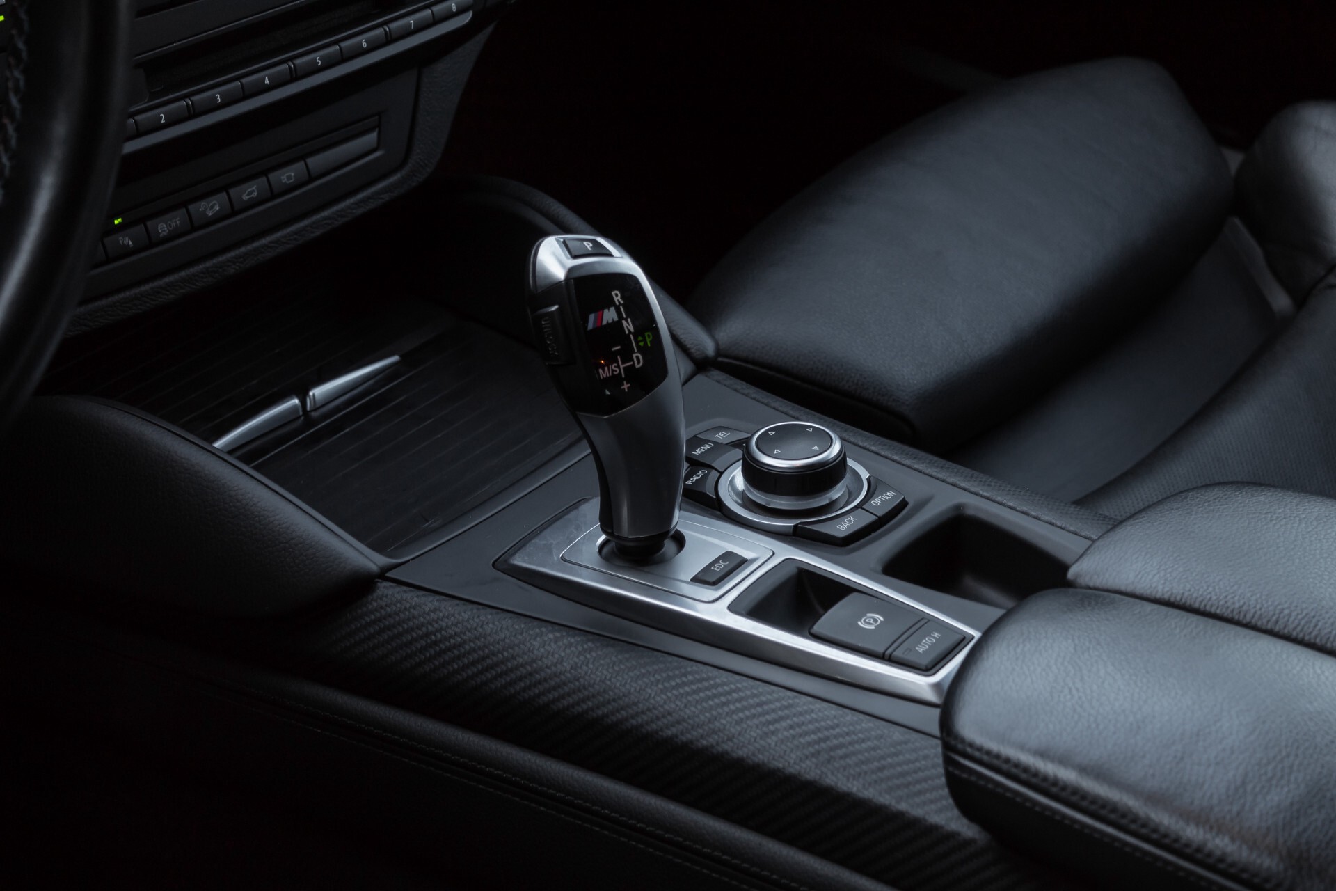 BMW X6 4.4i M Pano/Adaptive Drive/HUD/Keyless/360camera/TV/Drivers Pack/Entertainment/Shadowline Aut6 Foto 32