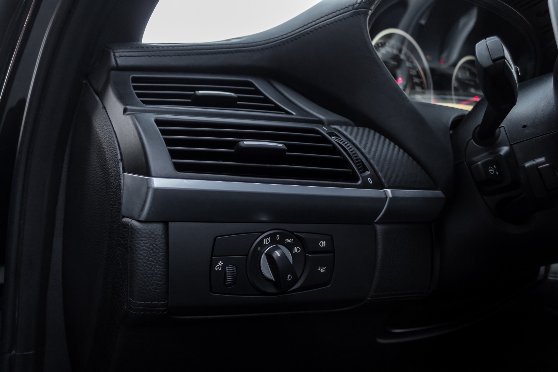 BMW X6 4.4i M Pano/Adaptive Drive/HUD/Keyless/360camera/TV/Drivers Pack/Entertainment/Shadowline Aut6 Foto 35