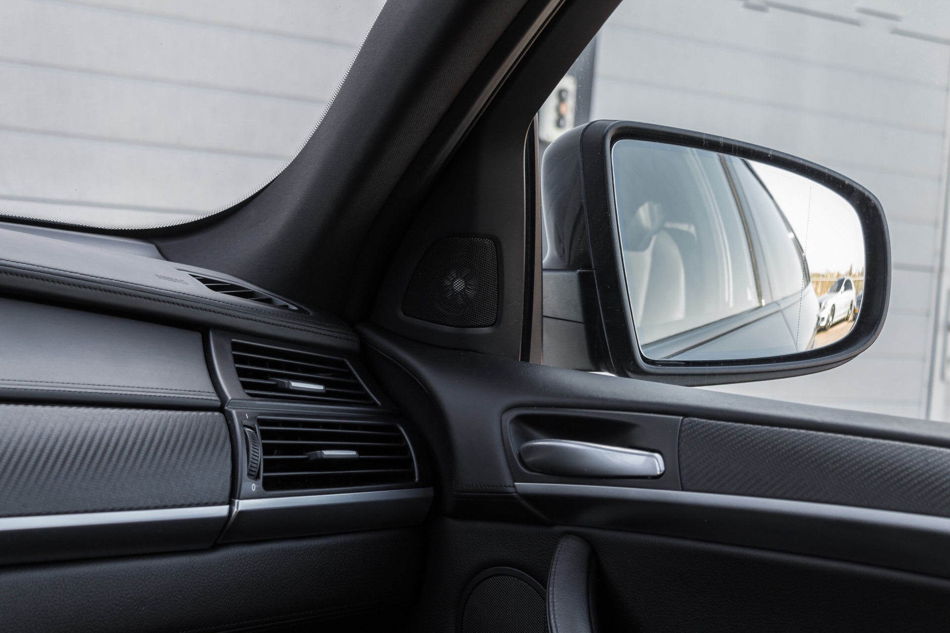 BMW X6 4.4i M Pano/Adaptive Drive/HUD/Keyless/360camera/TV/Drivers Pack/Entertainment/Shadowline Aut6 Foto 36