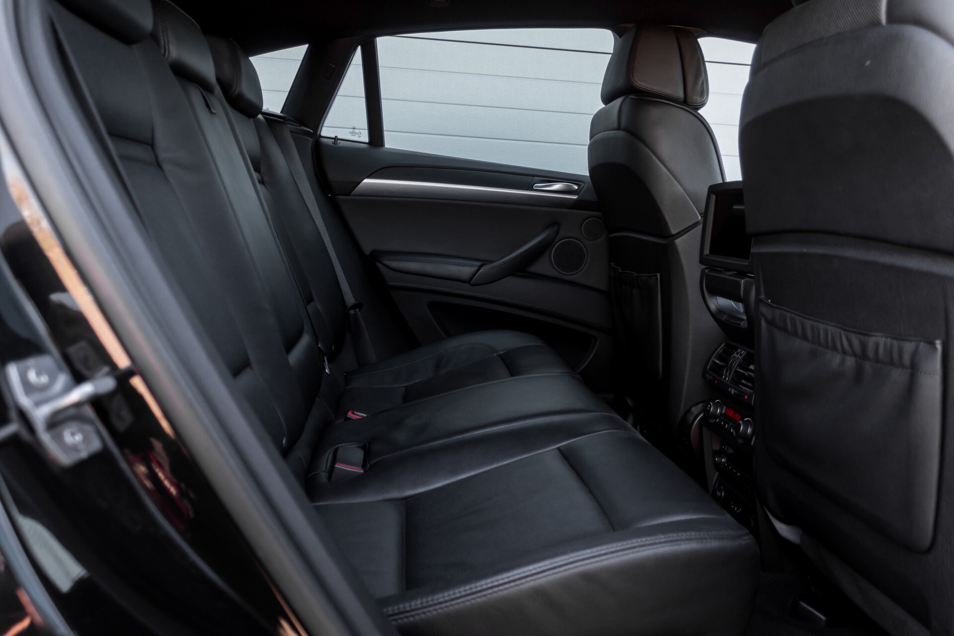 BMW X6 4.4i M Pano/Adaptive Drive/HUD/Keyless/360camera/TV/Drivers Pack/Entertainment/Shadowline Aut6 Foto 4