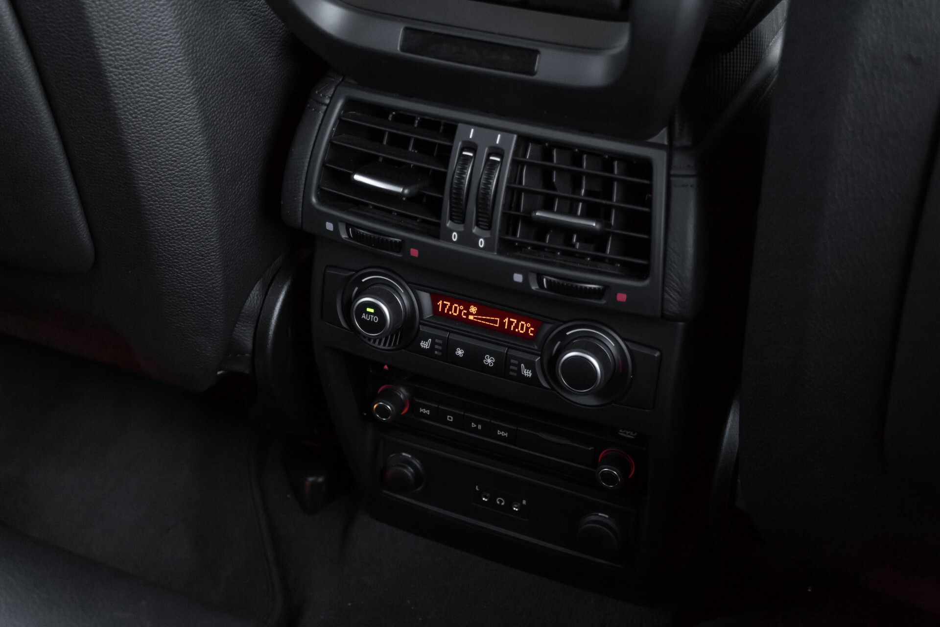 BMW X6 4.4i M Pano/Adaptive Drive/HUD/Keyless/360camera/TV/Drivers Pack/Entertainment/Shadowline Aut6 Foto 40