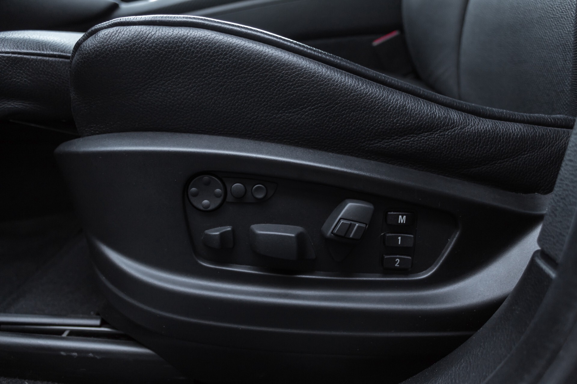 BMW X6 4.4i M Pano/Adaptive Drive/HUD/Keyless/360camera/TV/Drivers Pack/Entertainment/Shadowline Aut6 Foto 41