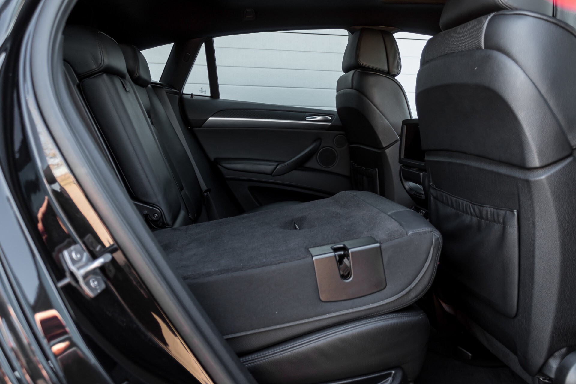 BMW X6 4.4i M Pano/Adaptive Drive/HUD/Keyless/360camera/TV/Drivers Pack/Entertainment/Shadowline Aut6 Foto 6