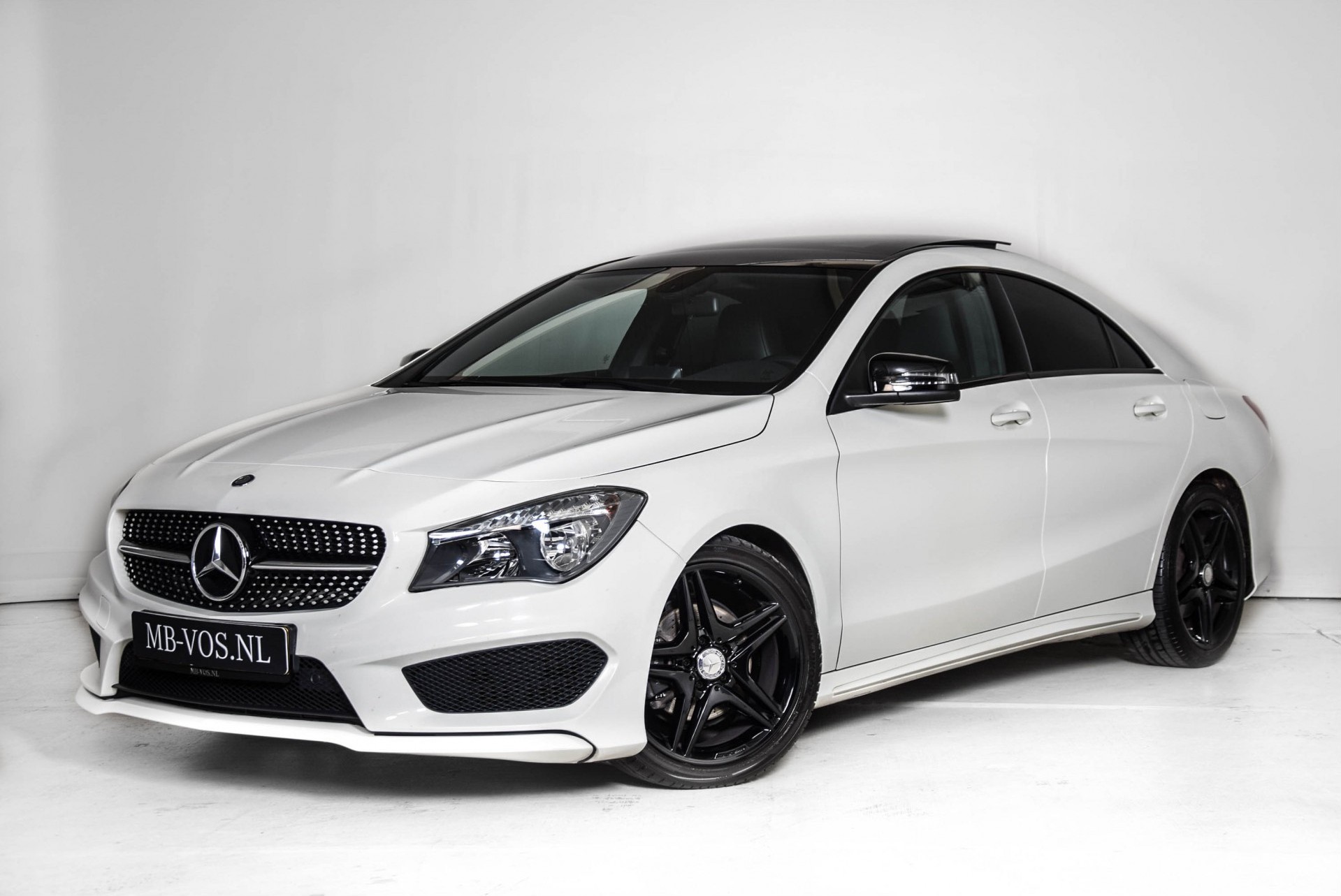 Mercedes-Benz CLA-Klasse 180 AMG Night Panorama Navi/Camera Aut7 Foto 1
