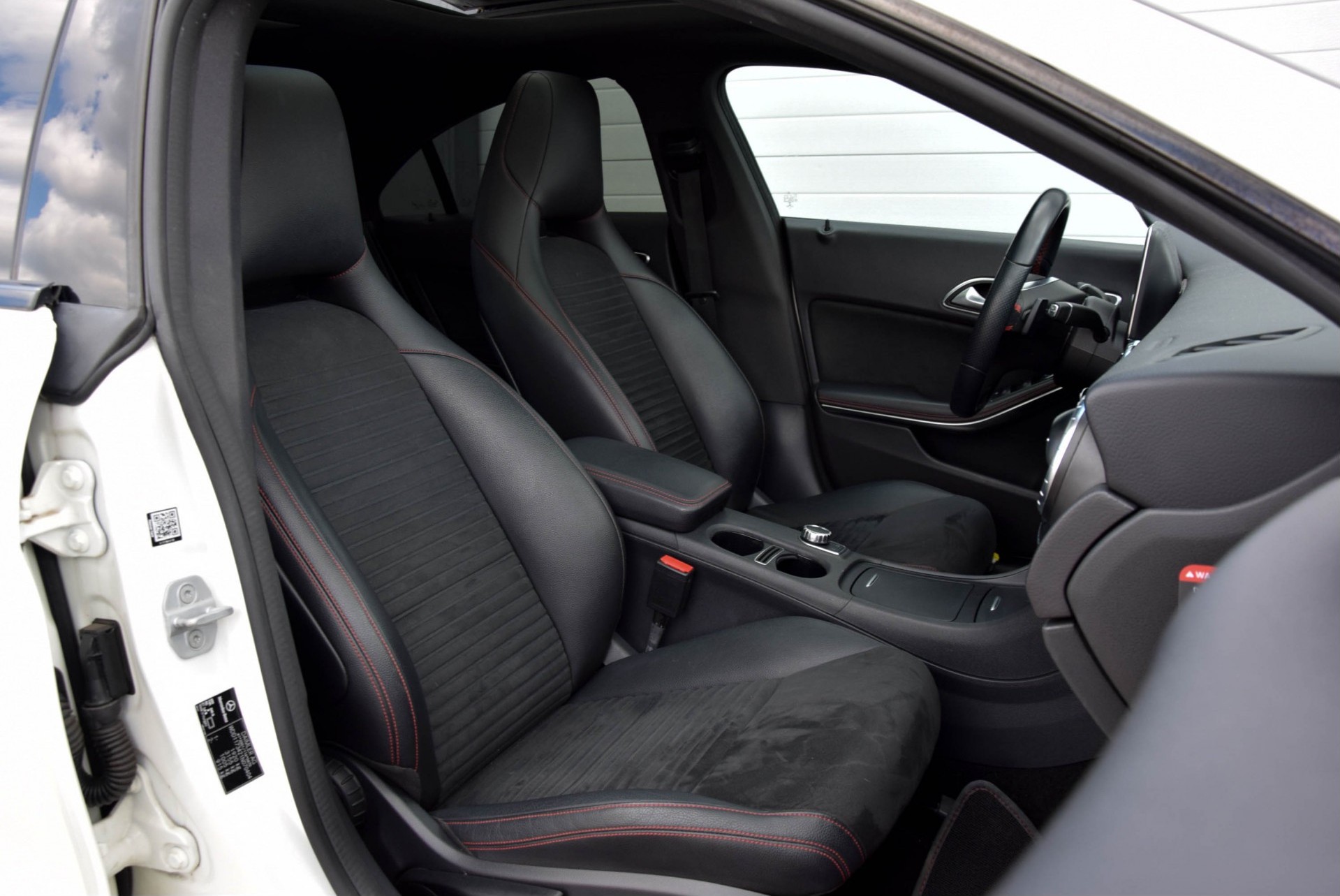 Mercedes-Benz CLA-Klasse 180 AMG Night Panorama Navi/Camera Aut7 Foto 3