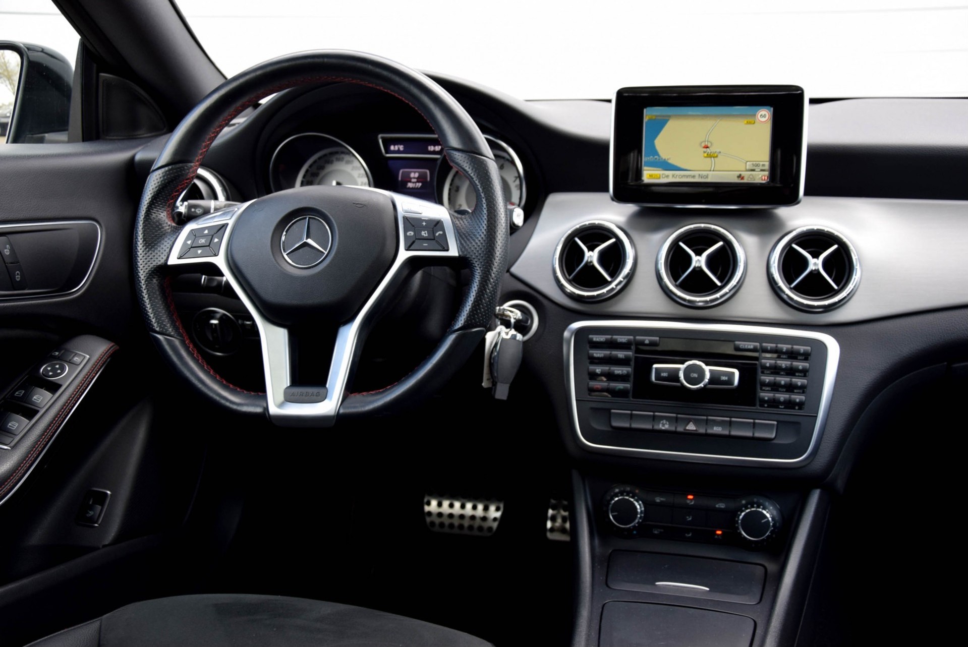 Mercedes-Benz CLA-Klasse 180 AMG Night Panorama Navi/Camera Aut7 Foto 5