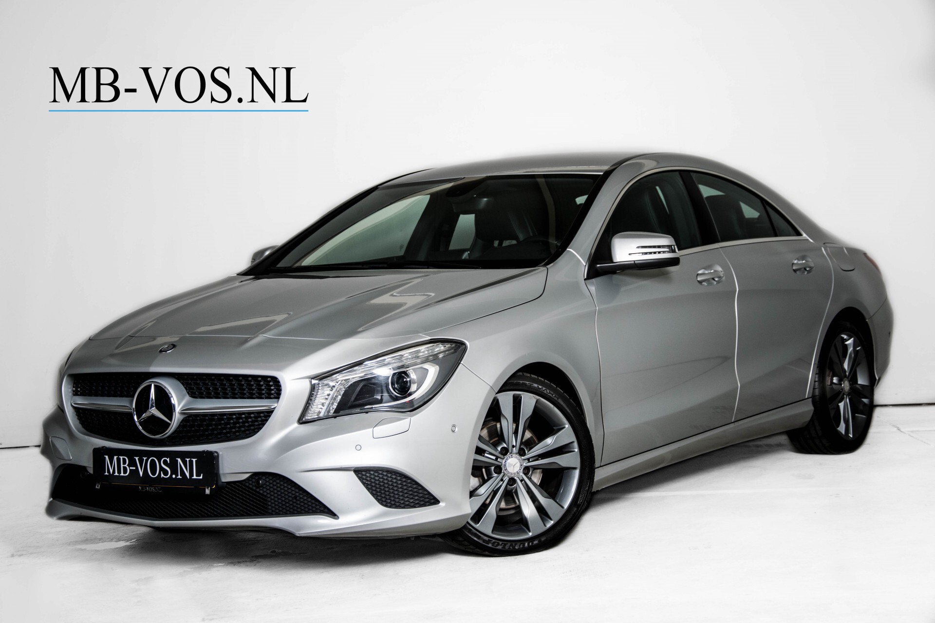 Mercedes-Benz CLA-Klasse 200 Urban Xenon/Navi/Zwartehemel/18'' Aut7 Foto 1