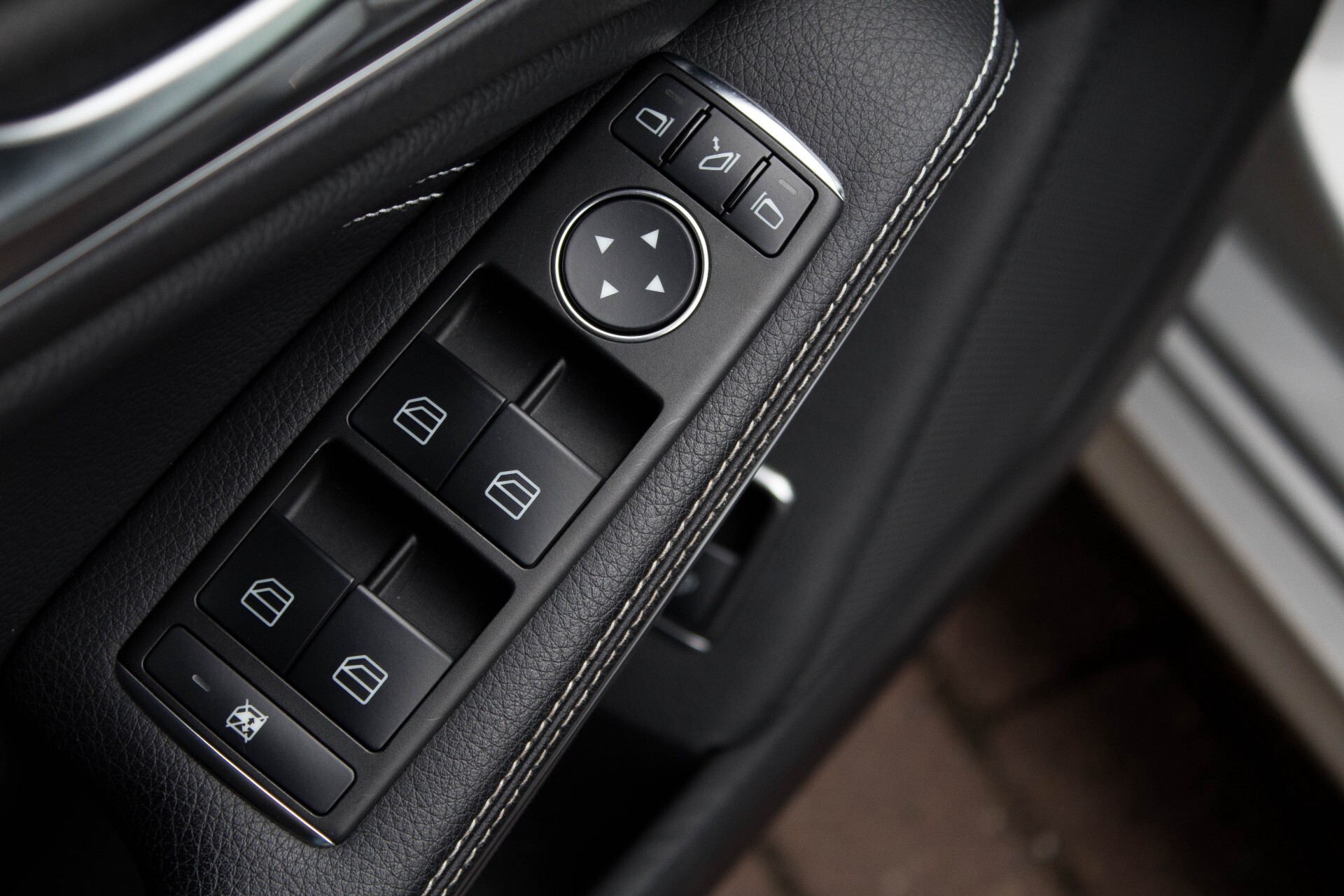 Mercedes-Benz CLA-Klasse 200 Urban Xenon/Navi/Zwartehemel/18'' Aut7 Foto 14