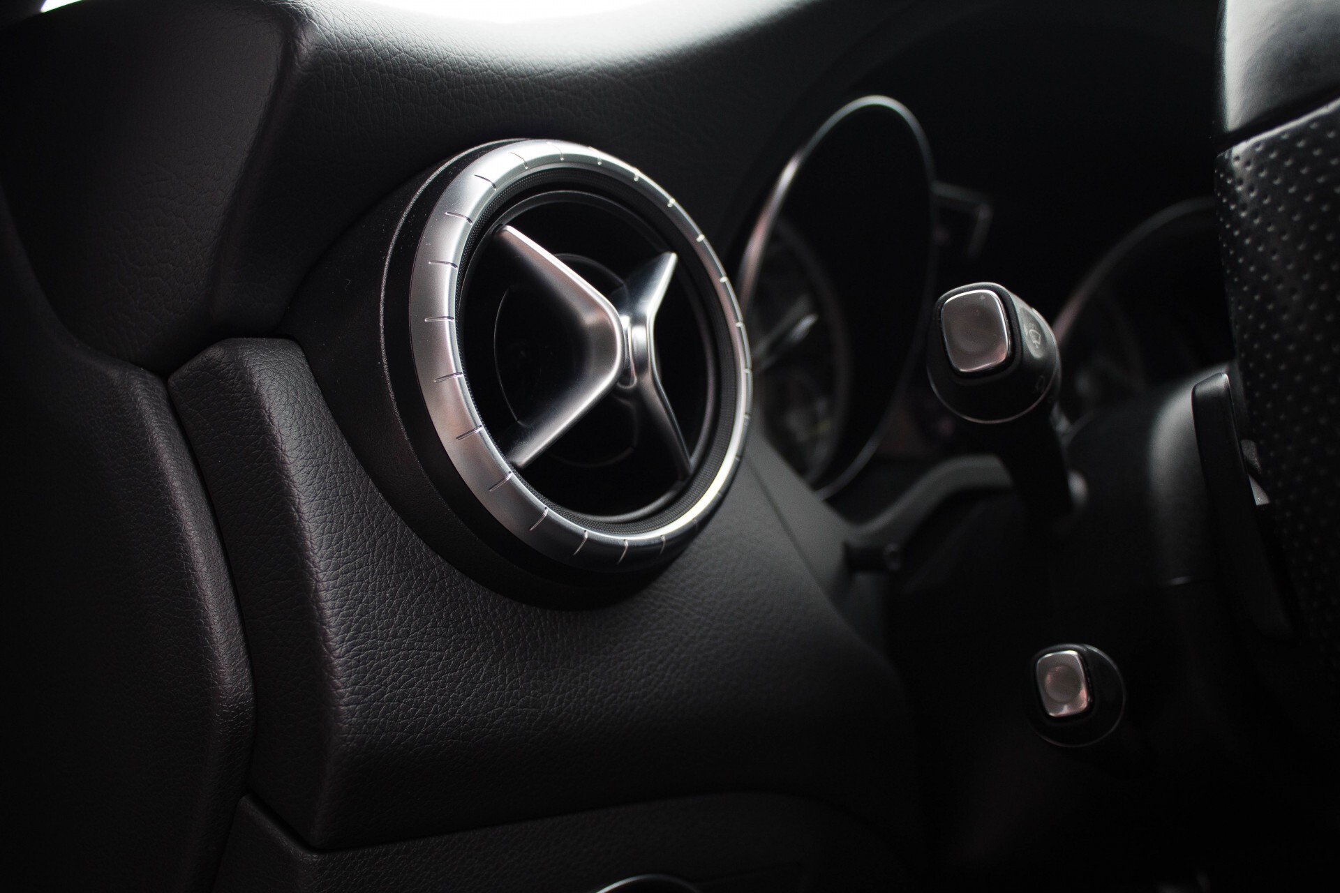 Mercedes-Benz CLA-Klasse 200 Urban Xenon/Navi/Zwartehemel/18'' Aut7 Foto 17