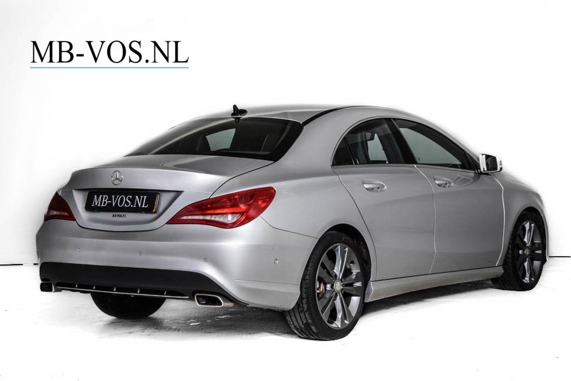 Mercedes-Benz CLA-Klasse 200 Urban Xenon/Navi/Zwartehemel/18'' Aut7 Foto 2