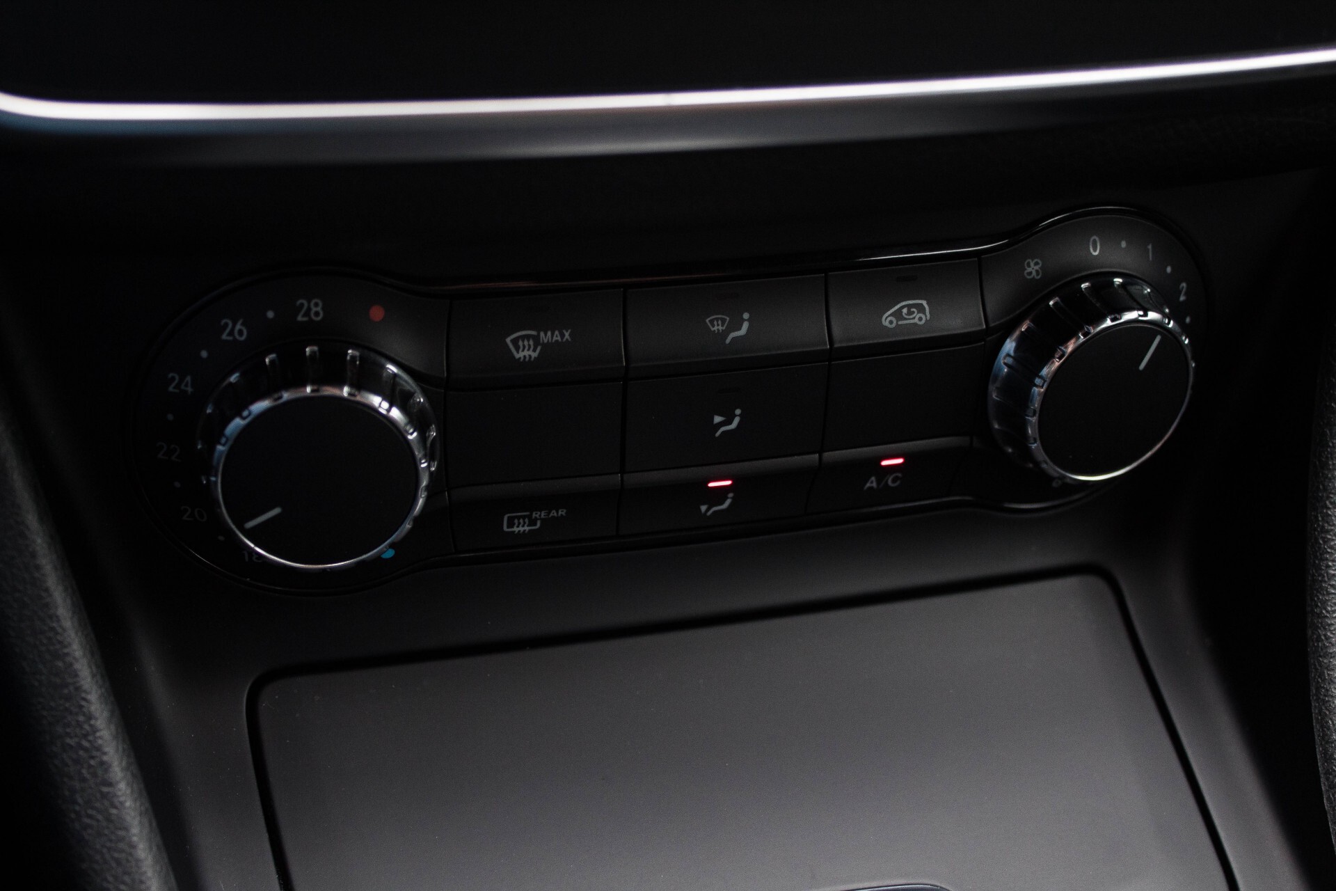 Mercedes-Benz CLA-Klasse 200 Urban Xenon/Navi/Zwartehemel/18'' Aut7 Foto 21